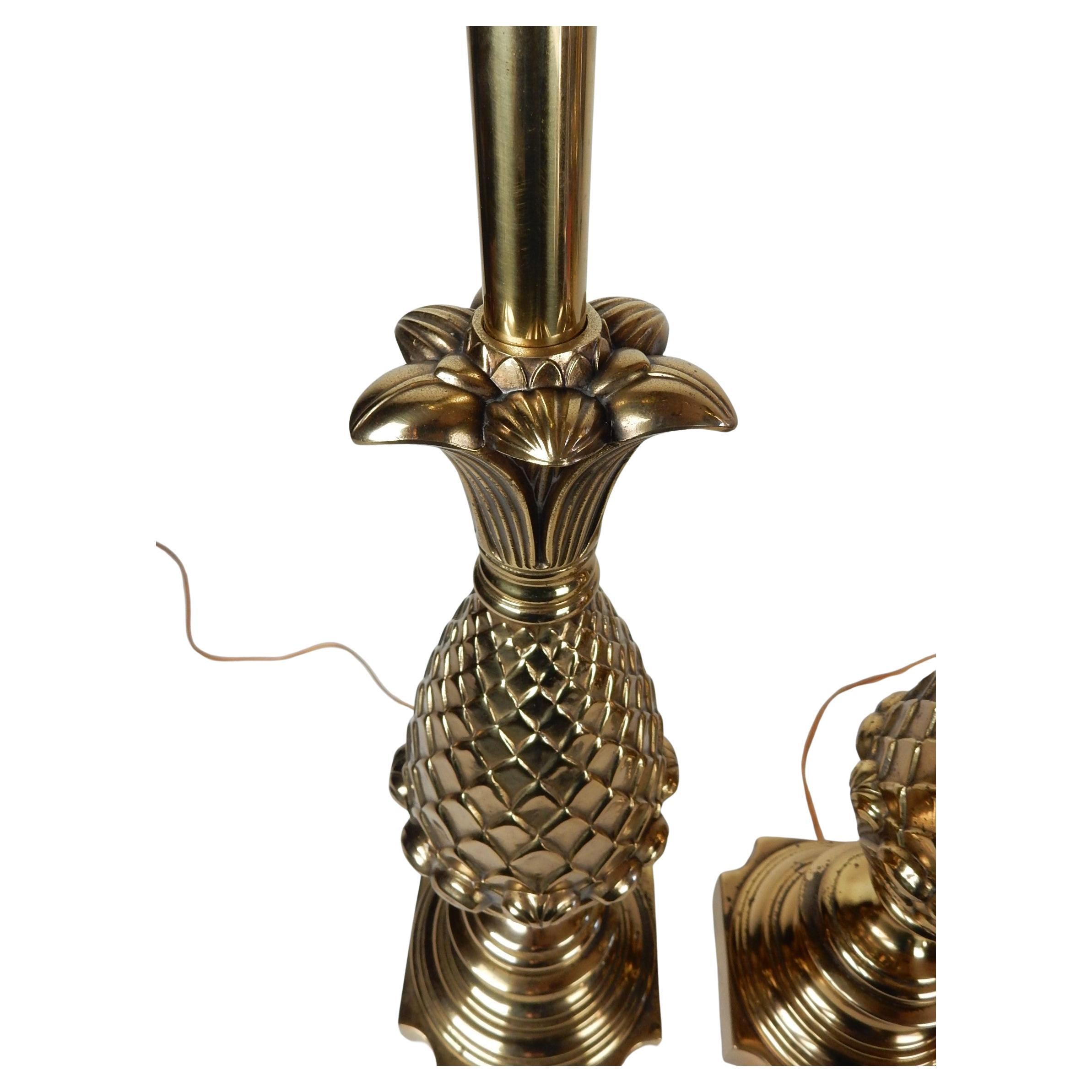 1960's Hollywood Regency Messing Ananas Tischlampen im Zustand „Gut“ im Angebot in Las Vegas, NV