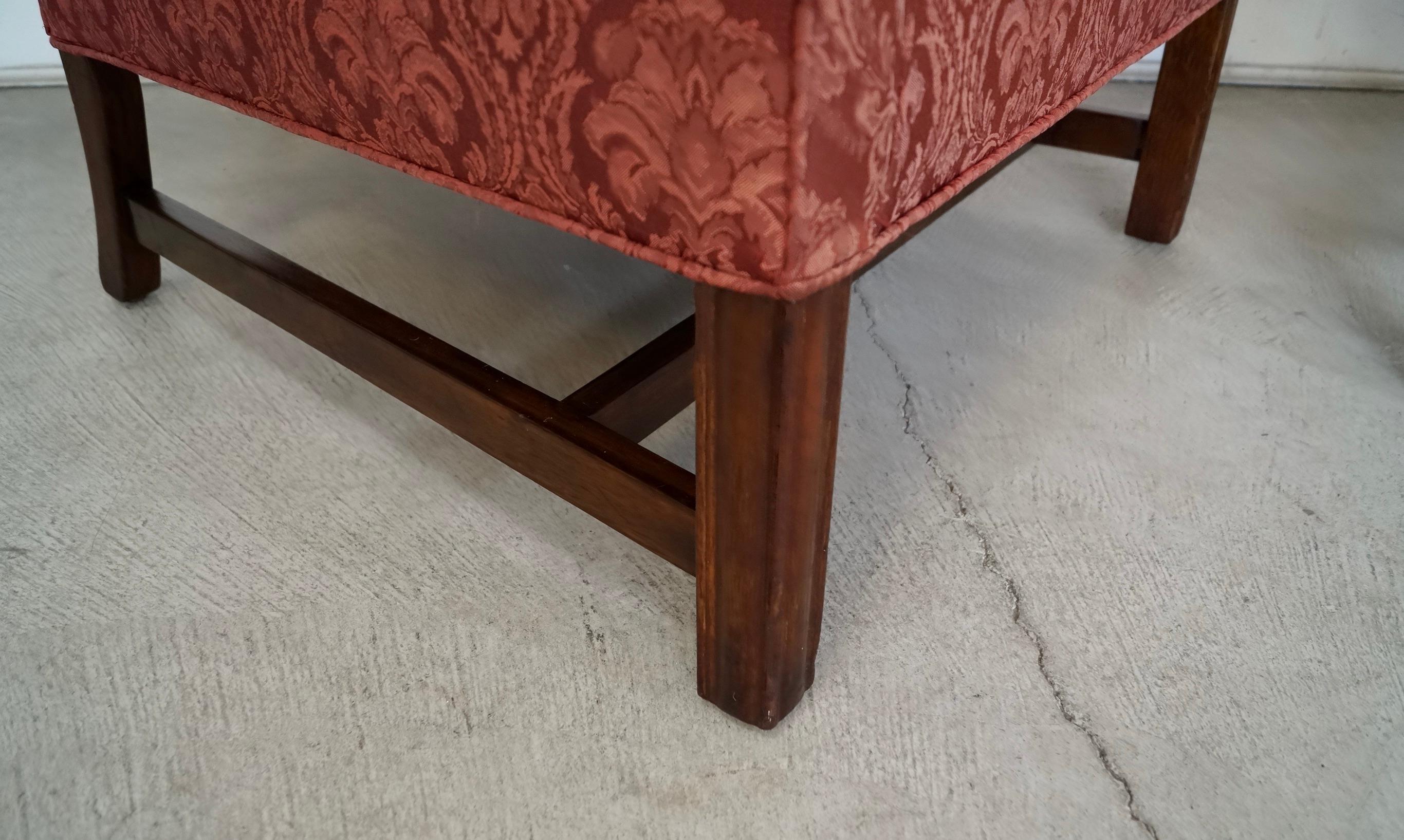 Paire de chaises Wingback de style fédéral Hollywood Regency des années 1960 en vente 11