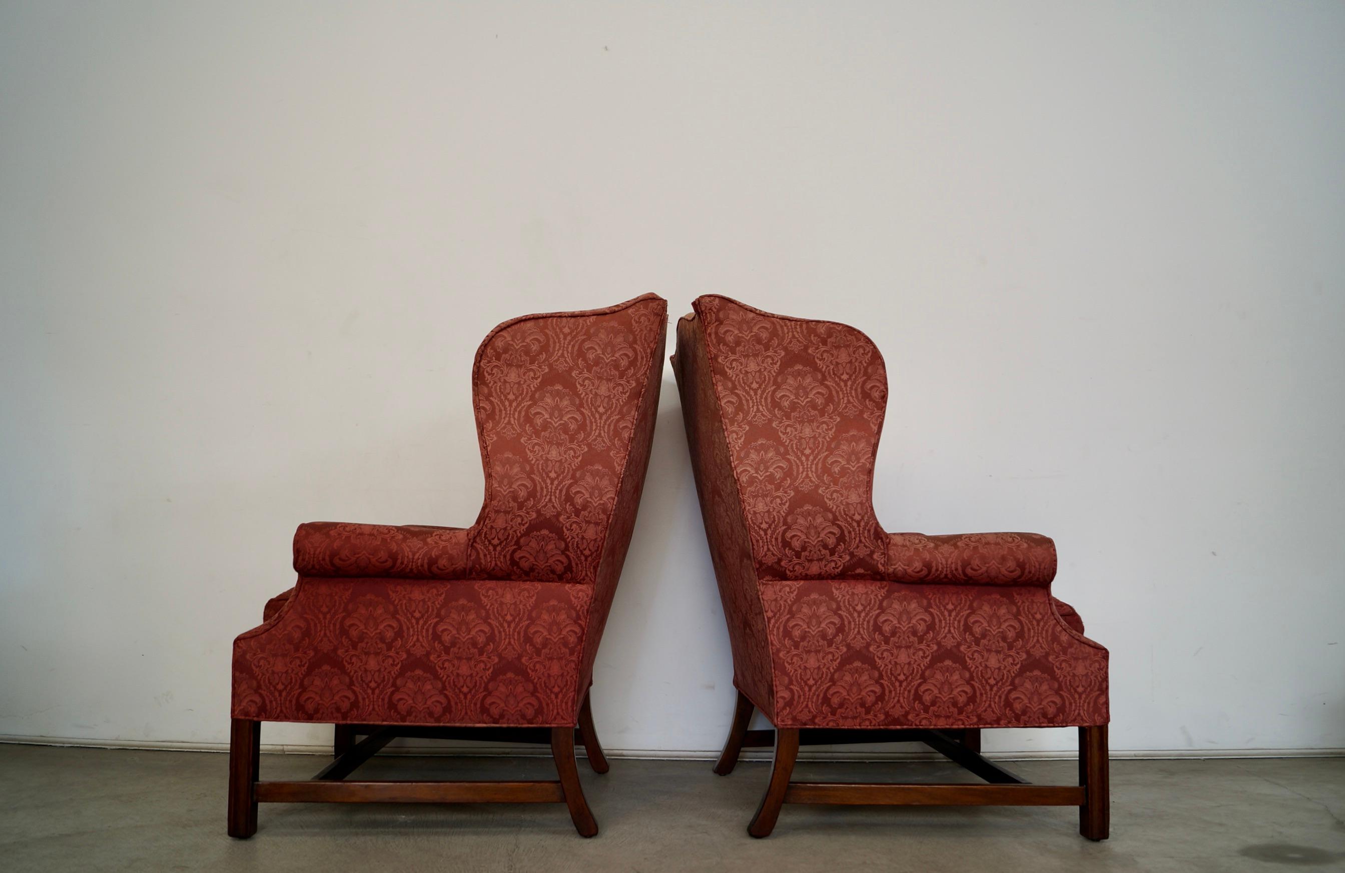 Paire de chaises Wingback de style fédéral Hollywood Regency des années 1960 en vente 1