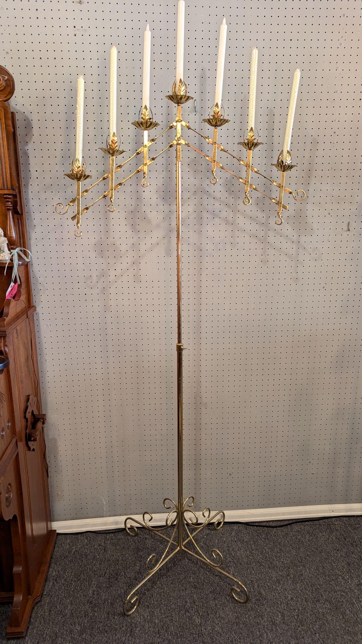 Américain Paire de bougeoirs sur pied Hollywood Regency des années 1960 en vente