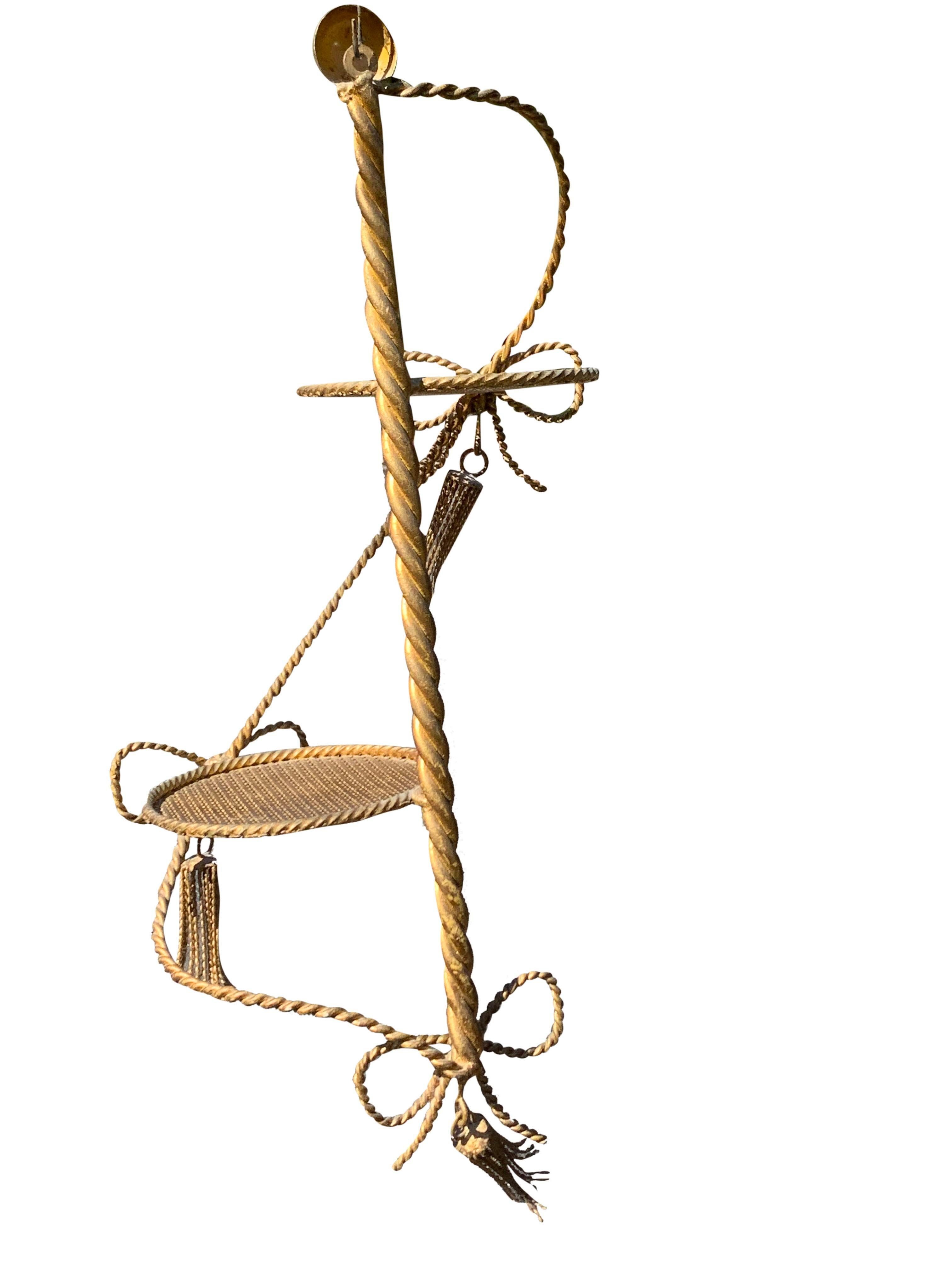 1960s Hollywood Regency Gold Brass Hanging Planter In Good Condition For Sale In Saddle River, NJ