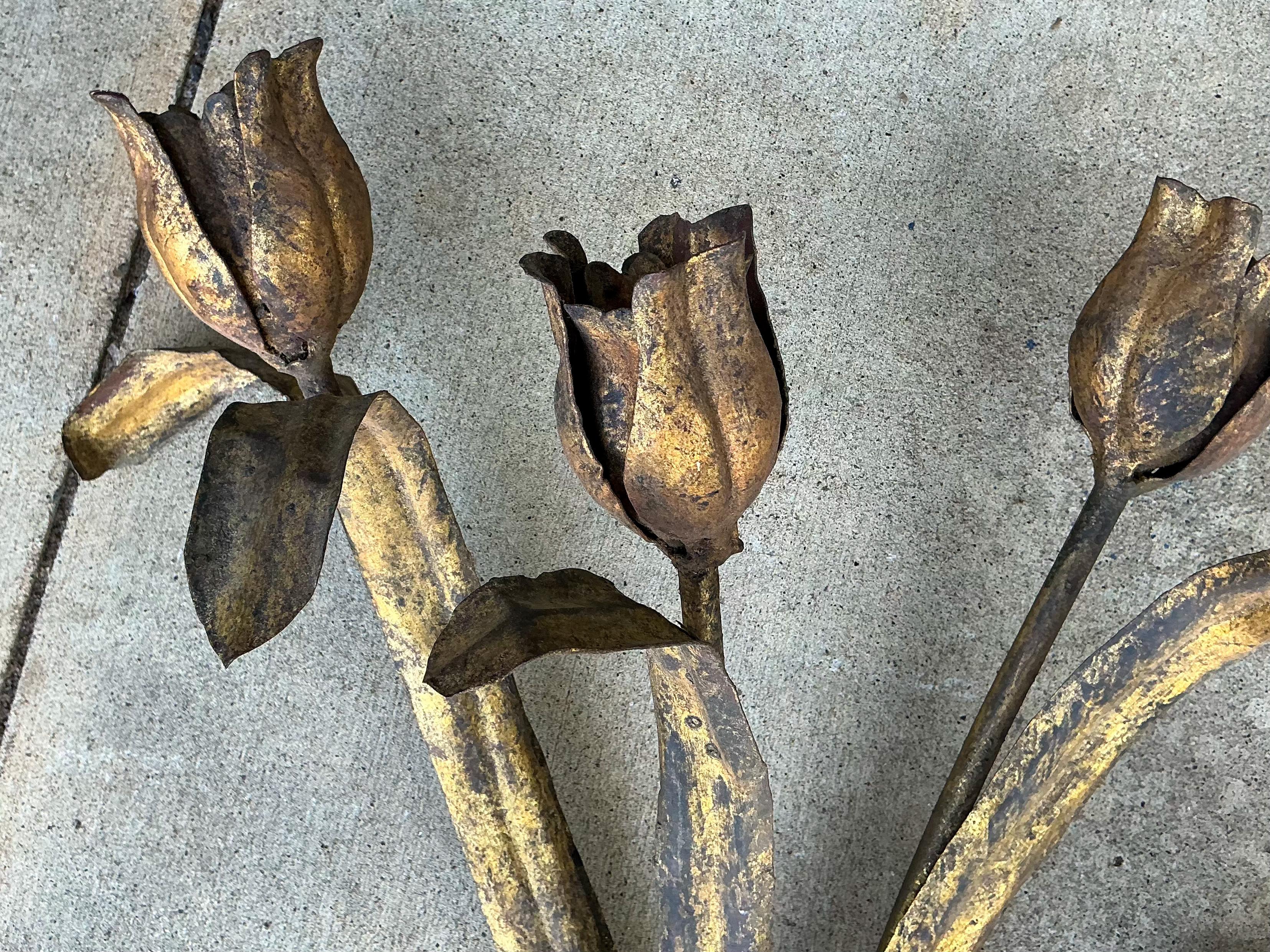 1960s Hollywood Regency Italian Gilt Metal Tulip Bouquet Wall Sconces - S/2 In Good Condition For Sale In Kennesaw, GA