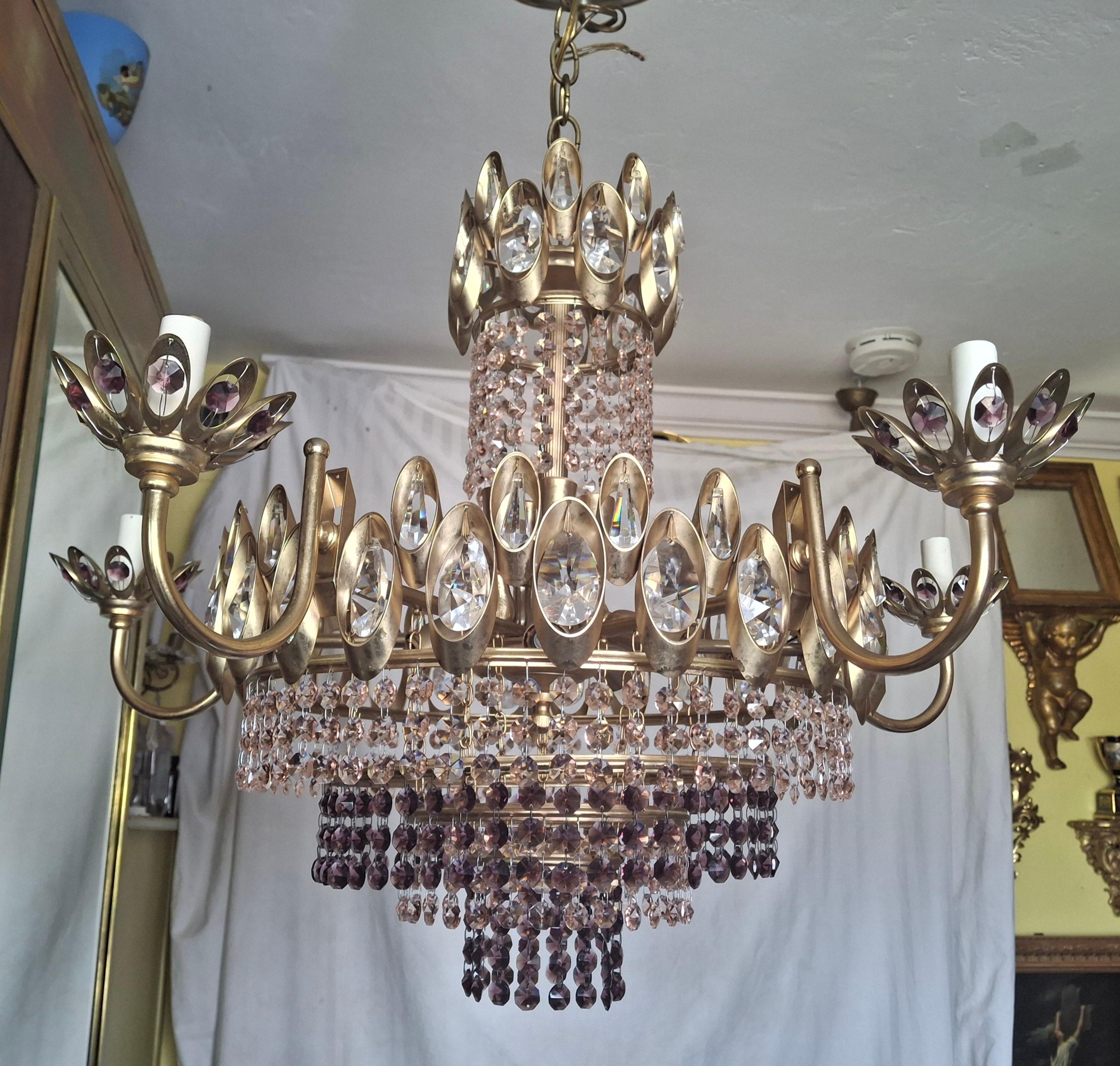 Austriaco Lampadario a 15 luci Hollywood Regency del 1960 in cristallo rosa e ametista di Palwa in vendita