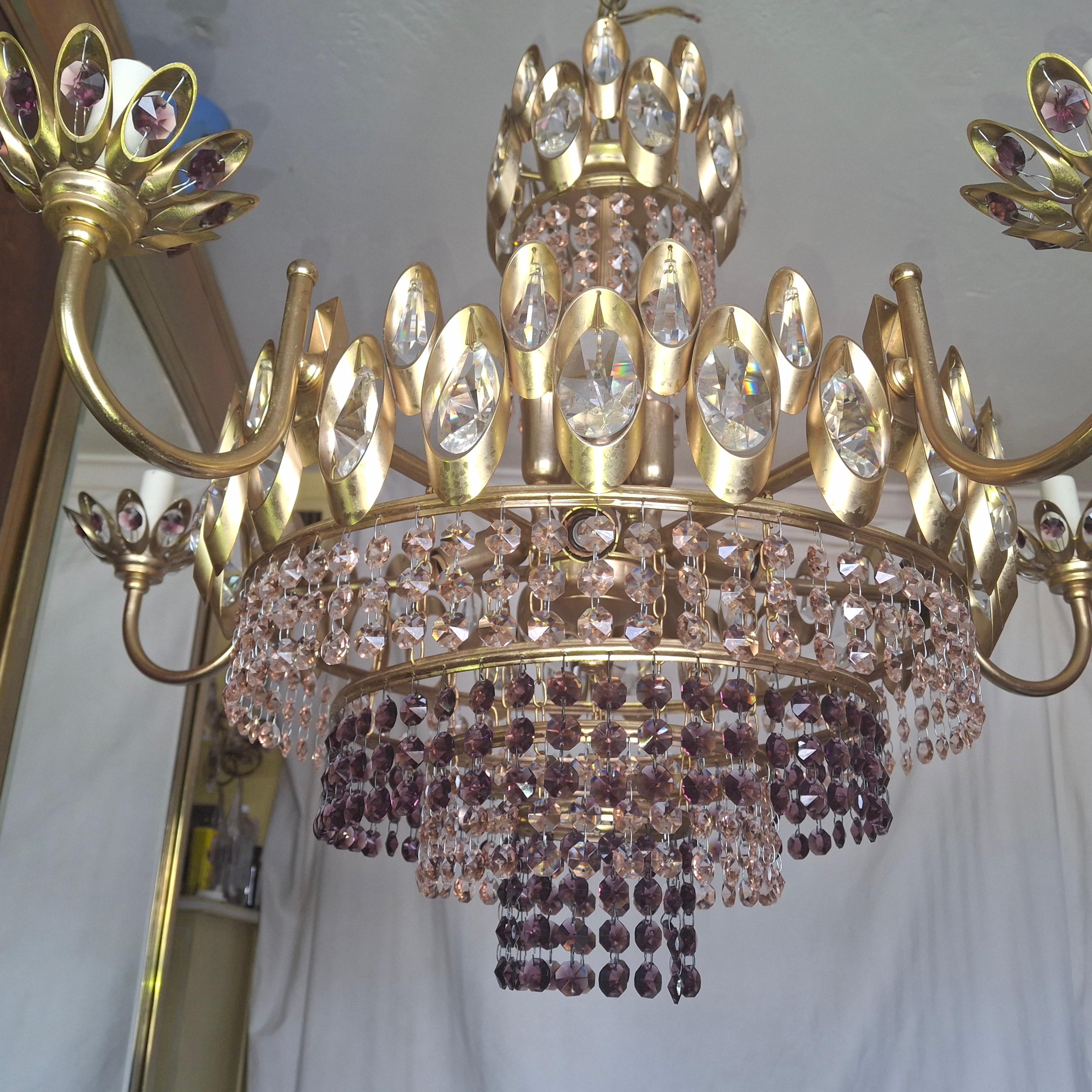 Lampadario a 15 luci Hollywood Regency del 1960 in cristallo rosa e ametista di Palwa in vendita 1