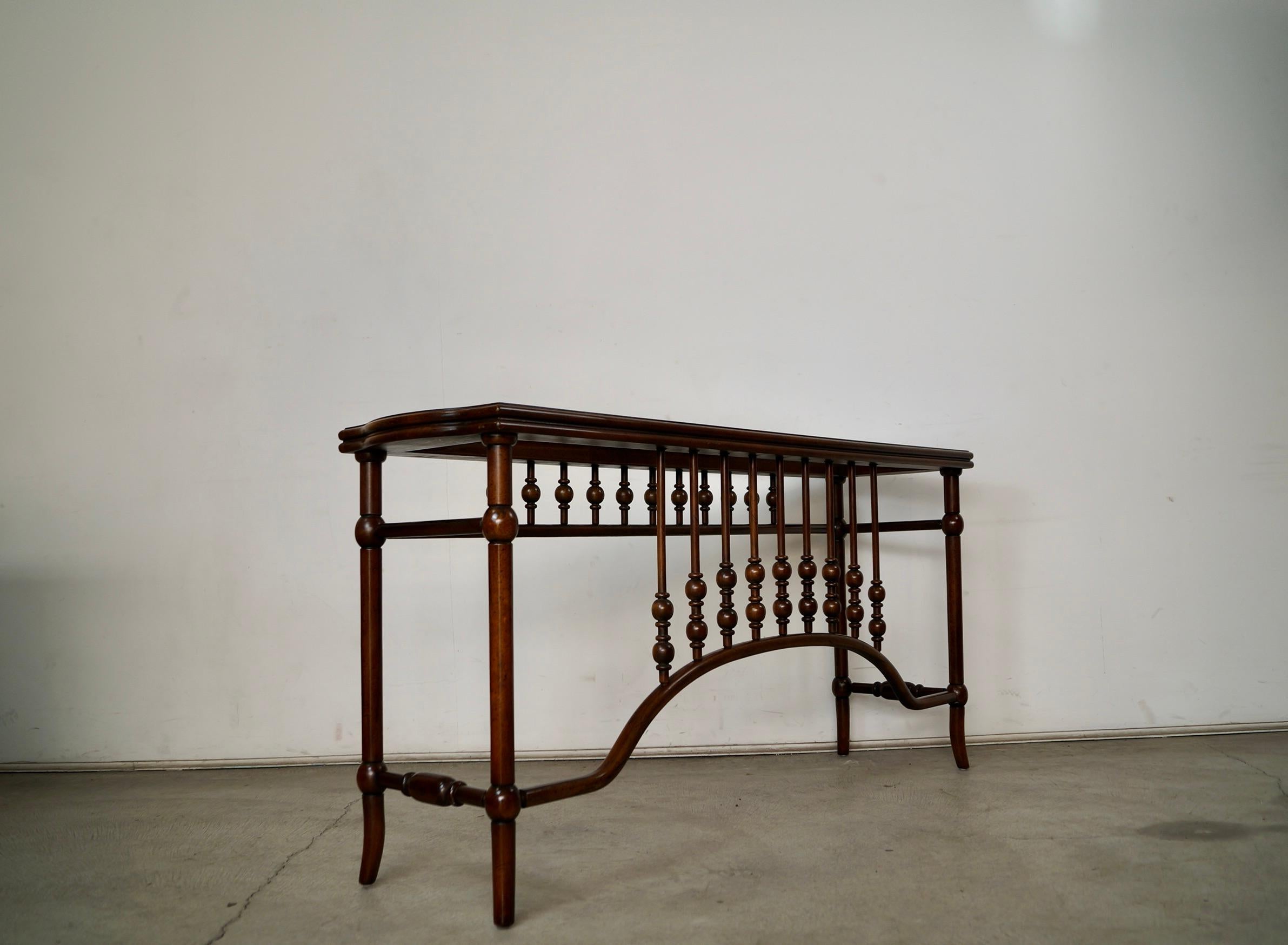 1960's Hollywood Regency Spanish Entrance Table / Console Table Bon état - En vente à Burbank, CA