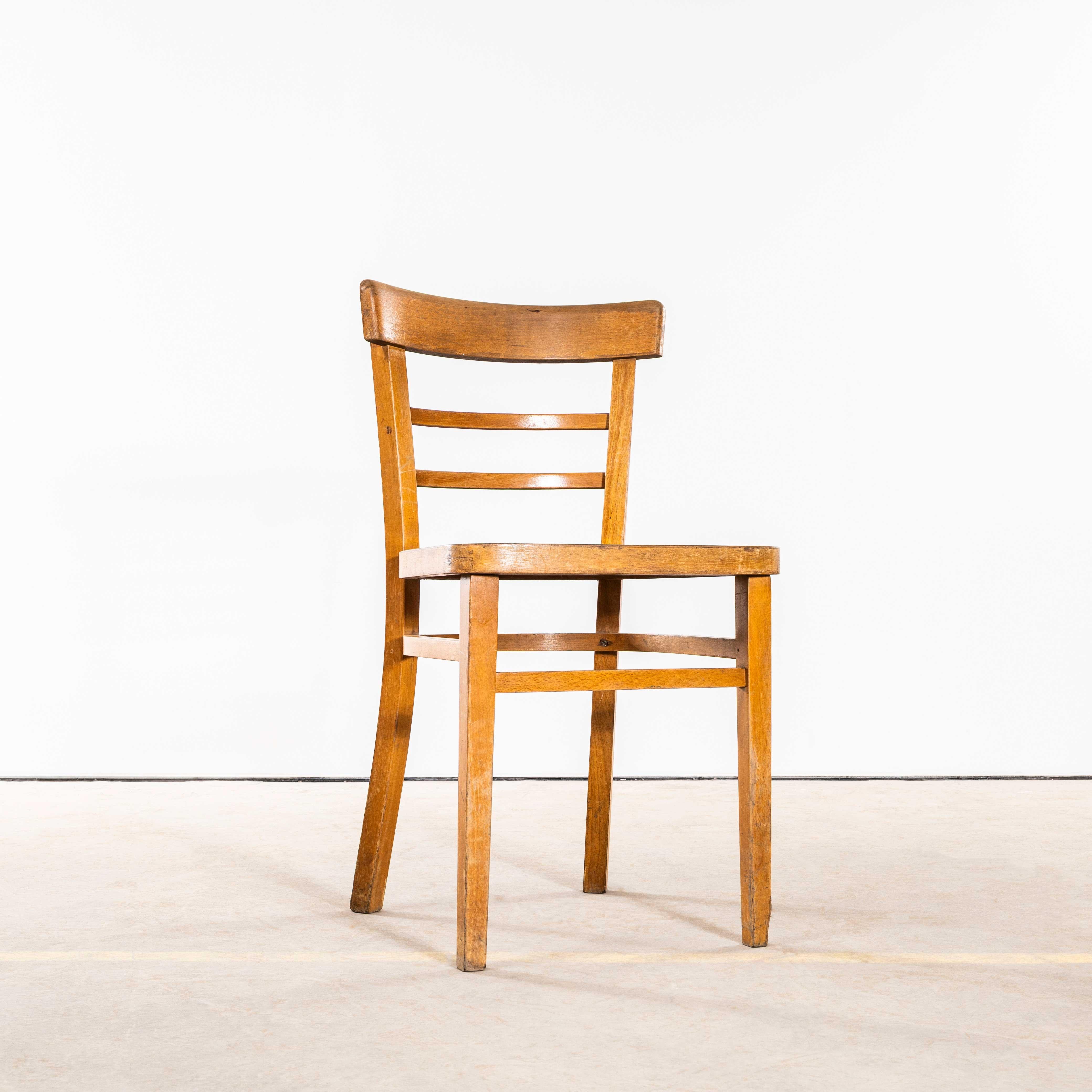 Sedie da pranzo a due gradini con schienale a scala del 1960 Honey In condizioni buone in vendita a Hook, Hampshire