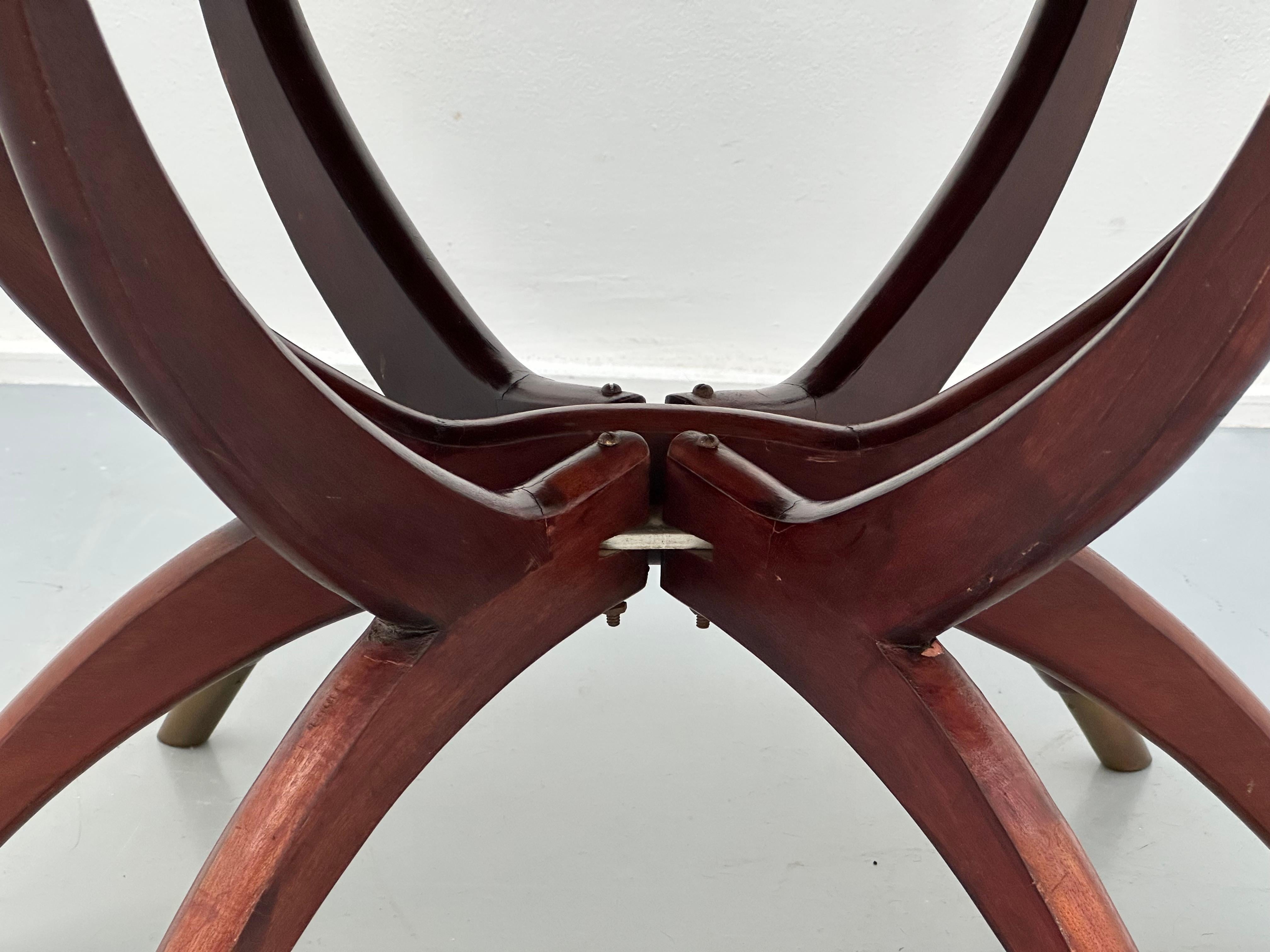 Table basse ou d'appoint pliable en laiton gravé à pattes d'araignée des années 1960 de Hong Kong en vente 2