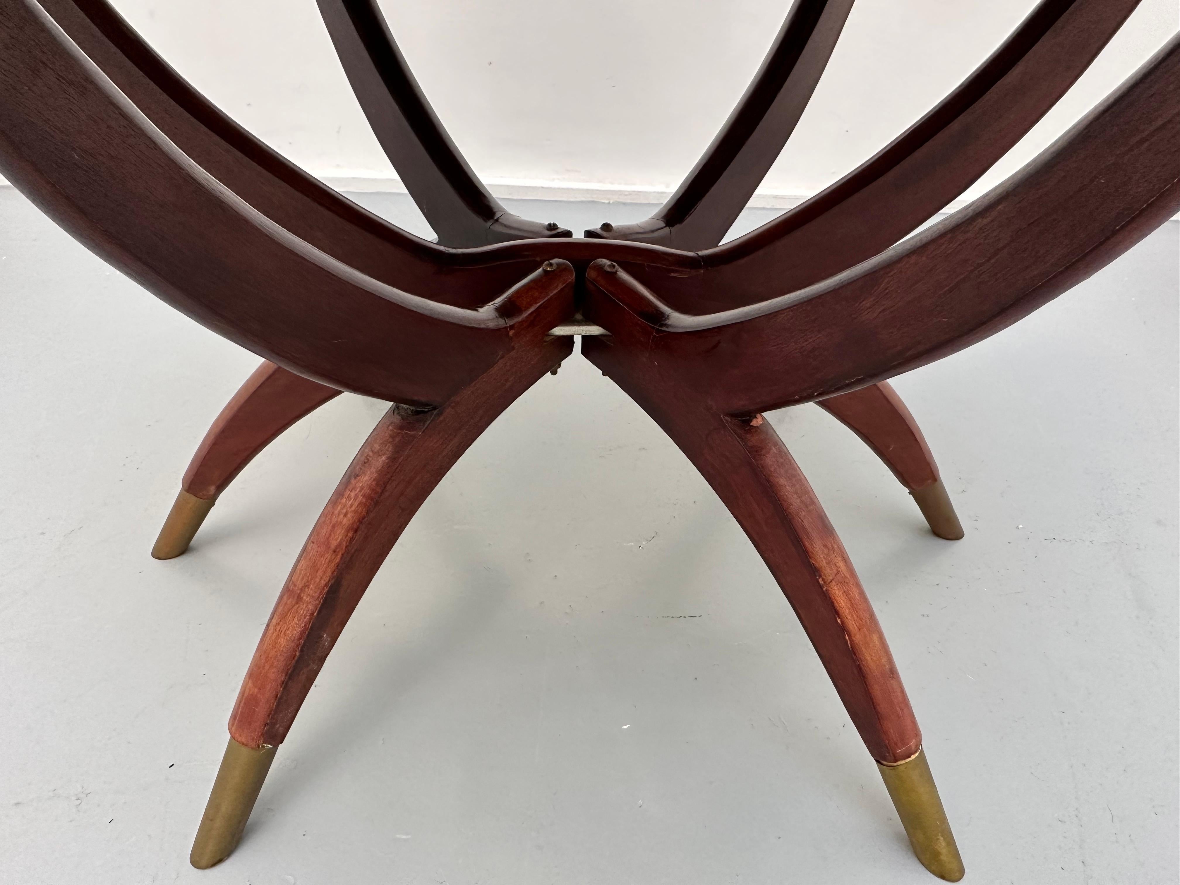 Table basse ou d'appoint pliable en laiton gravé à pattes d'araignée des années 1960 de Hong Kong en vente 3