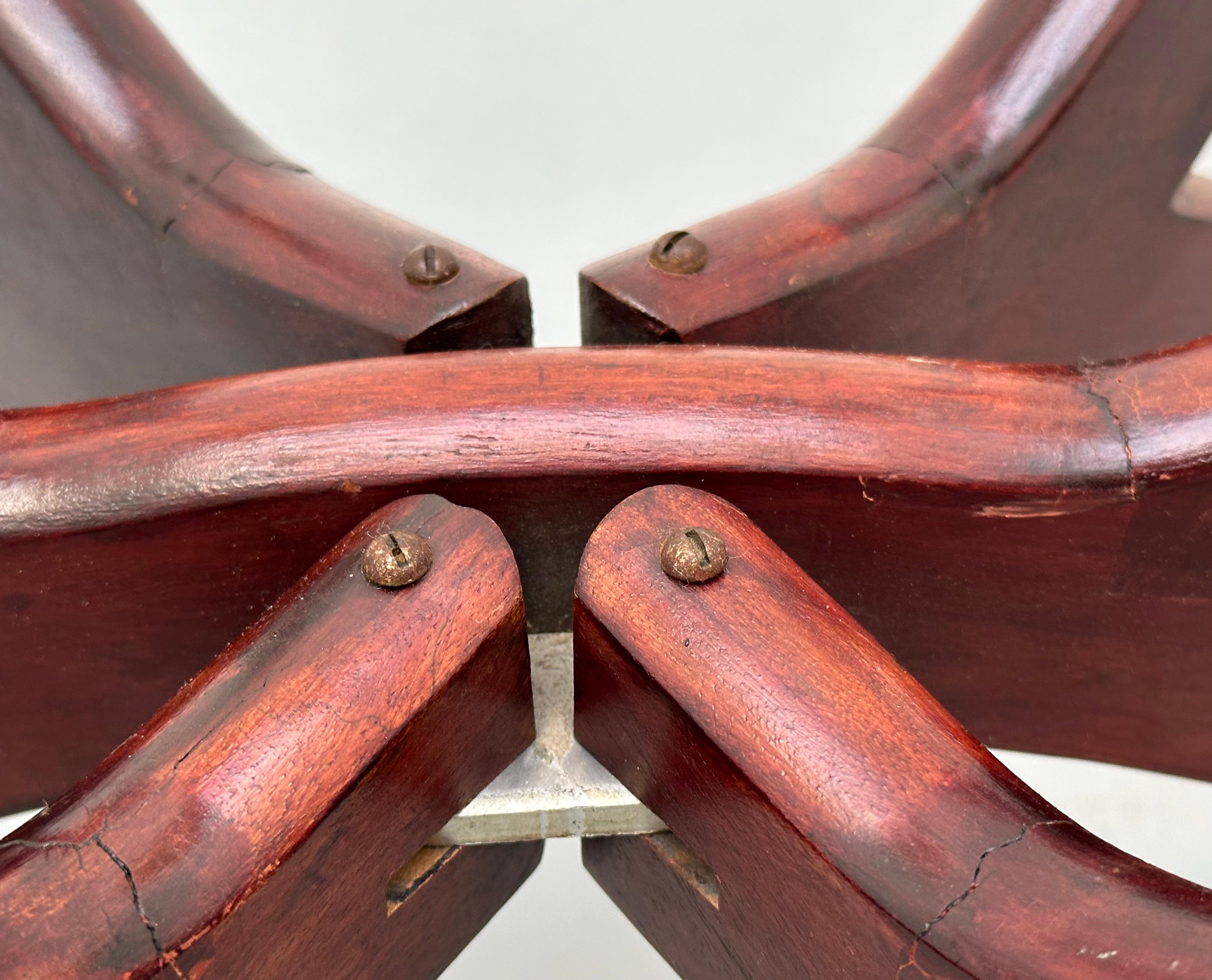 Table basse ou d'appoint pliable en laiton gravé à pattes d'araignée des années 1960 de Hong Kong en vente 5