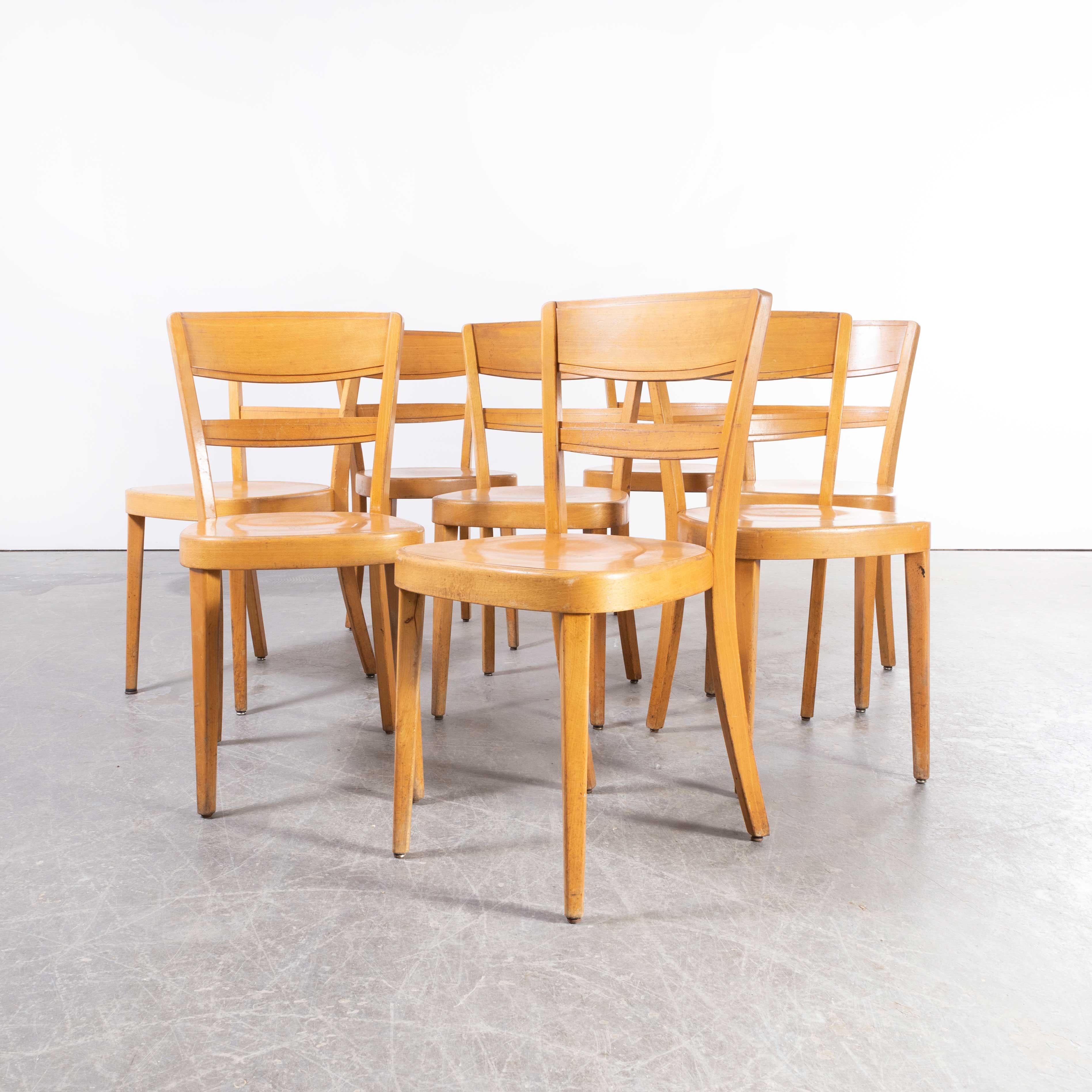 Suisse Chaises de salle à manger en hêtre à dossier échelonné Horgen-Glarus des années 1960 - Ensemble de huit chaises en vente