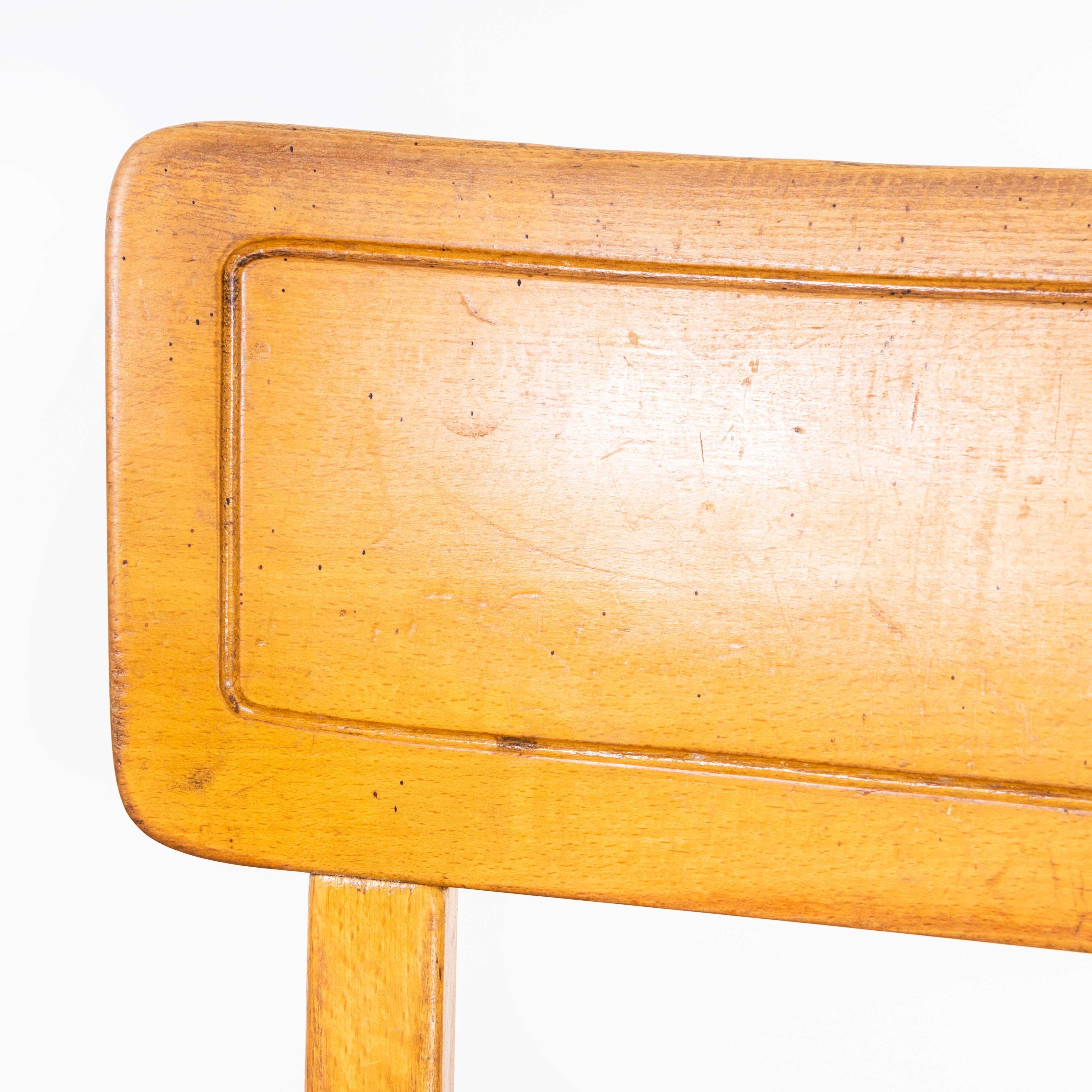 1960's Horgen Glarus Beech Saddle Back Dining Chairs - Diverses quantités disponibles.
1960's Horgen Glarus Beech Saddle Back Dining Chairs - Diverses quantités disponibles. L'un des meilleurs ensembles de chaises que nous ayons obtenus et notre