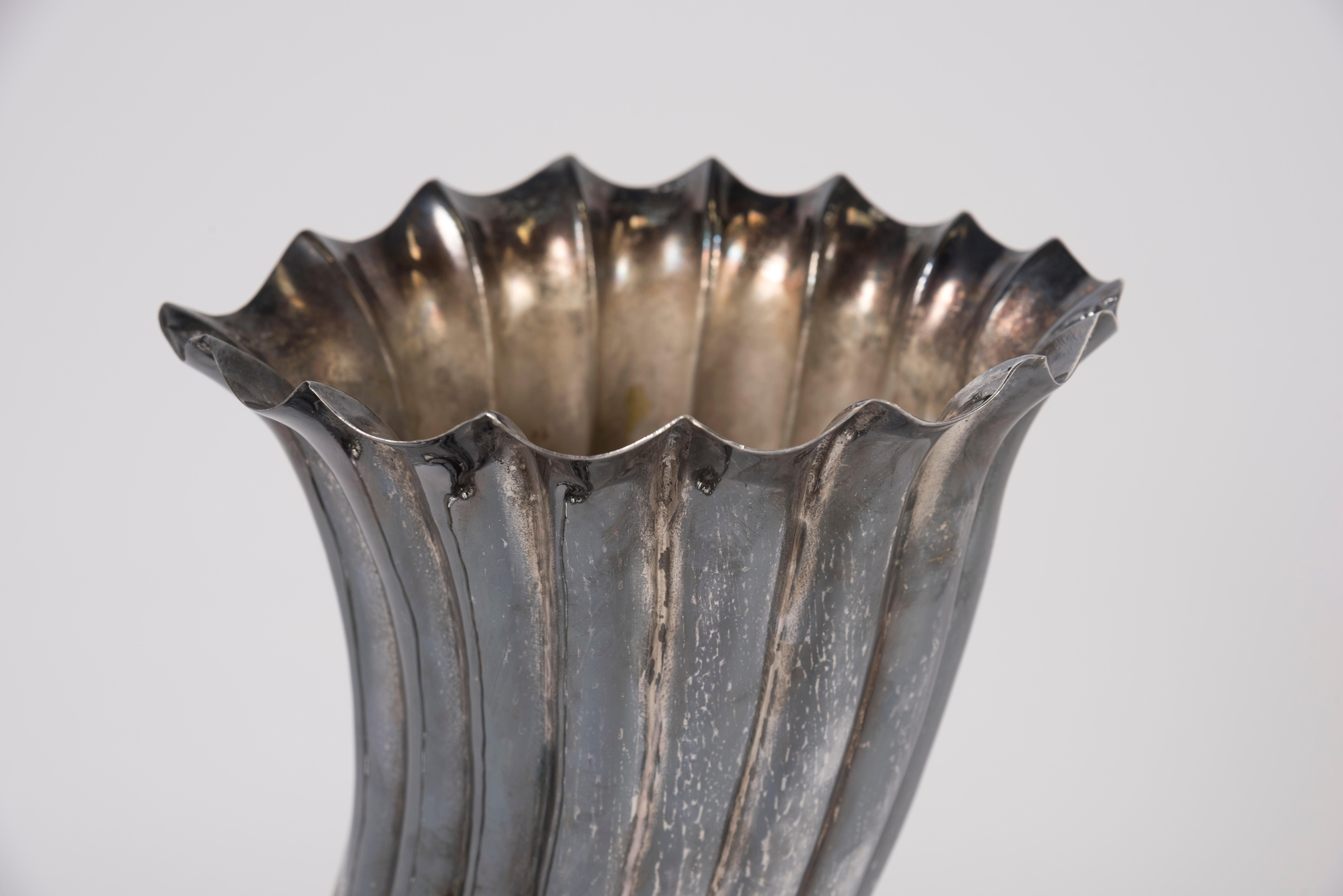 1960's Horn of Plenty Silver Plated Vase In Good Condition For Sale In Bois-Colombes, FR