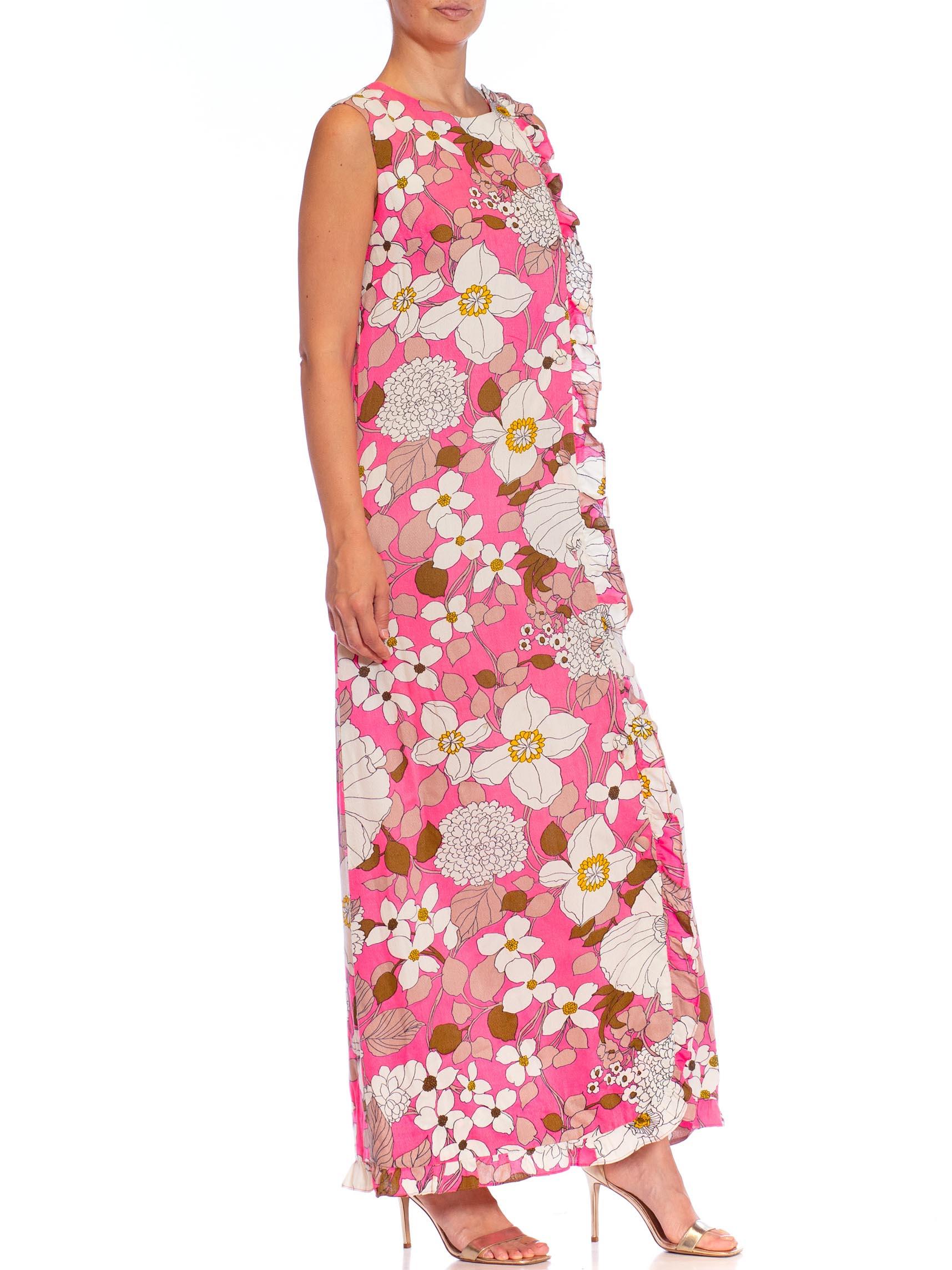 1960er Jahre Hot Pink Baumwolle Barkcloth Made In Hawaii Kleid im Zustand „Hervorragend“ im Angebot in New York, NY
