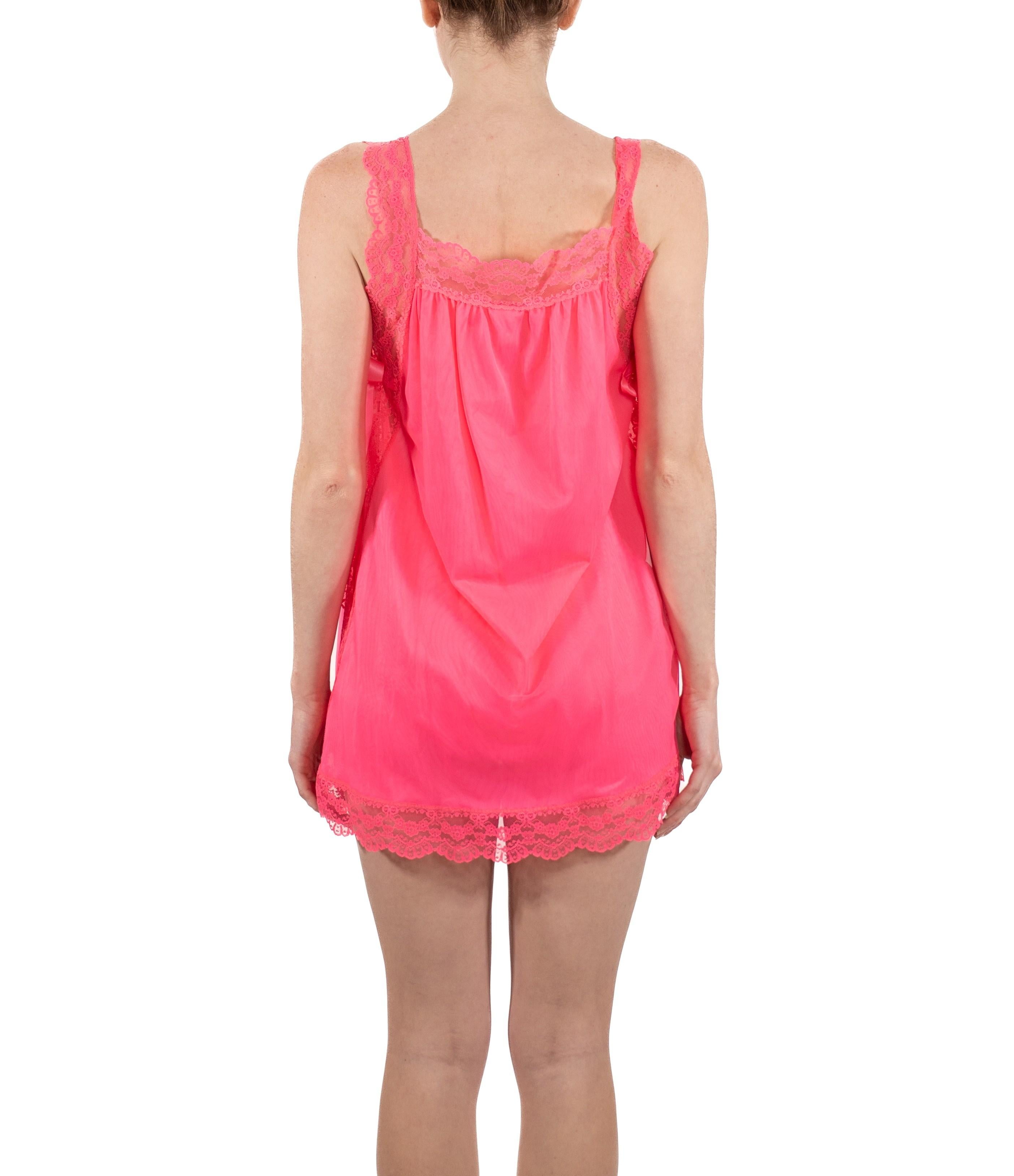 1960S Hot Pink Poly/Nylon Tricot Jersey Lace Trimmed Mod Negligee & Panty Set For Sale 2