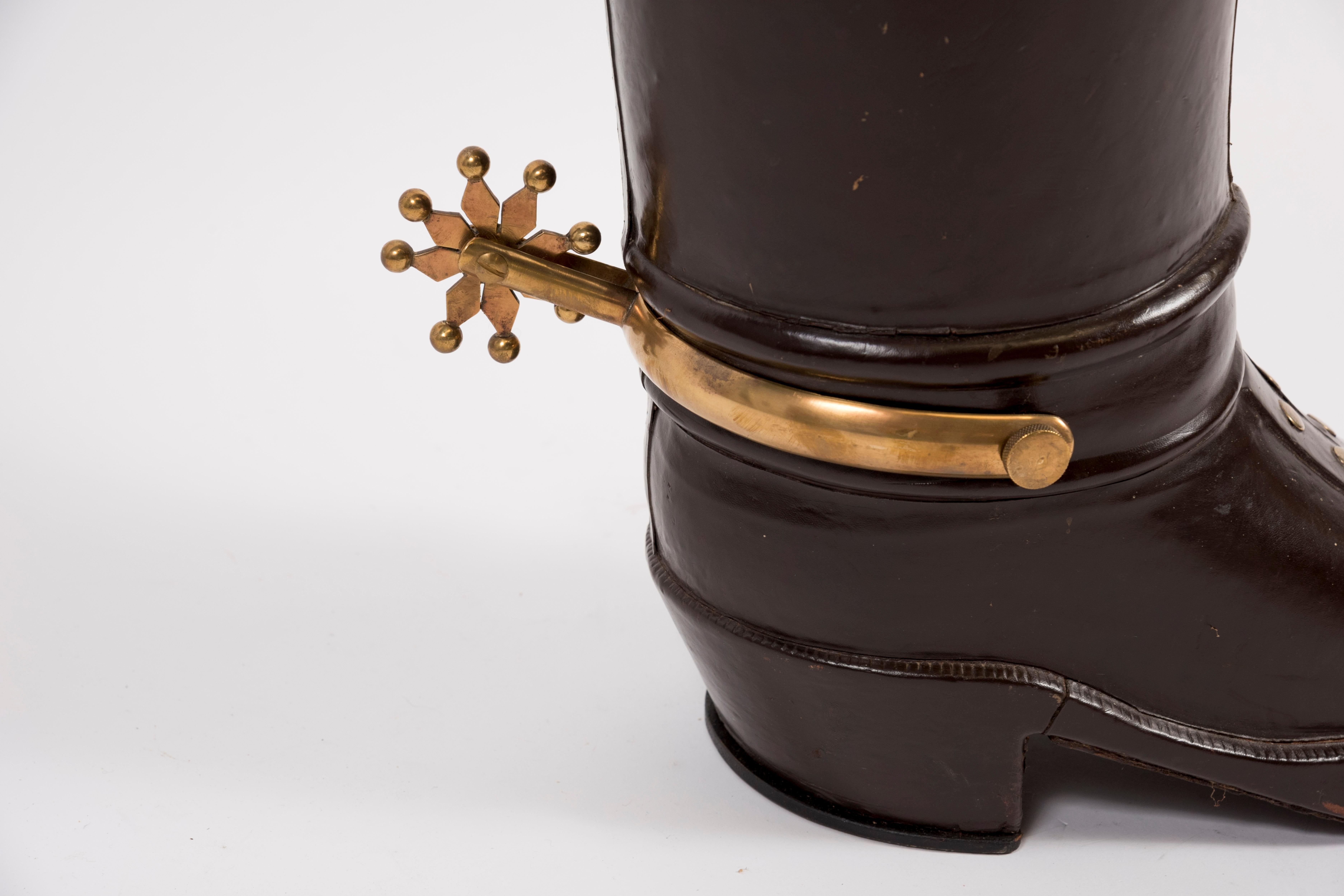Großer Schirmständer aus den 1960er Jahren, Gucci zugeschrieben „Leder Stiefel“ (Italienisch) im Angebot