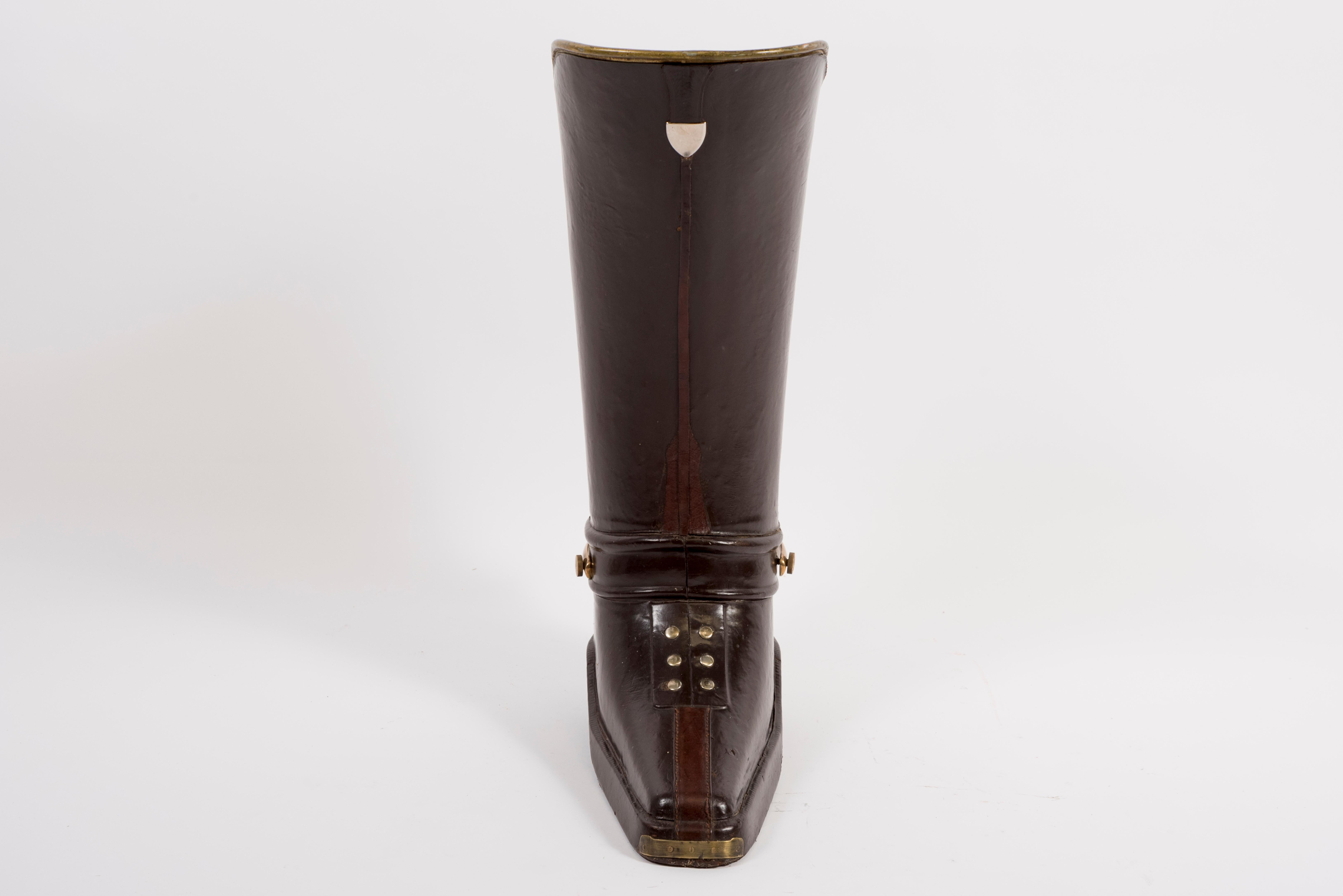 Großer Schirmständer aus den 1960er Jahren, Gucci zugeschrieben „Leder Stiefel“ im Zustand „Gut“ im Angebot in Bois-Colombes, FR