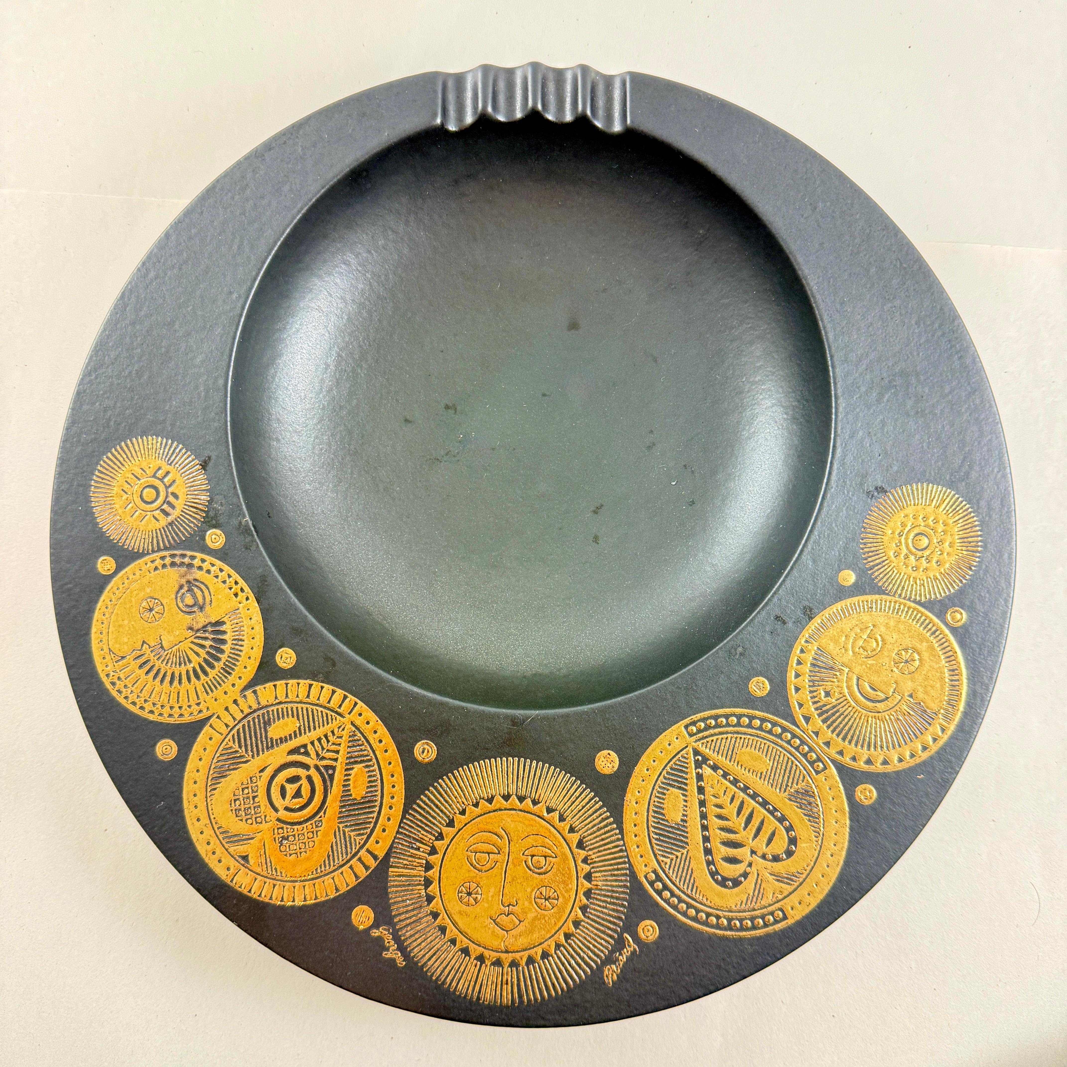 Cendriers Briard en porcelaine noire et émail doré des années 1960 Hyalyn, set/2 en vente 2