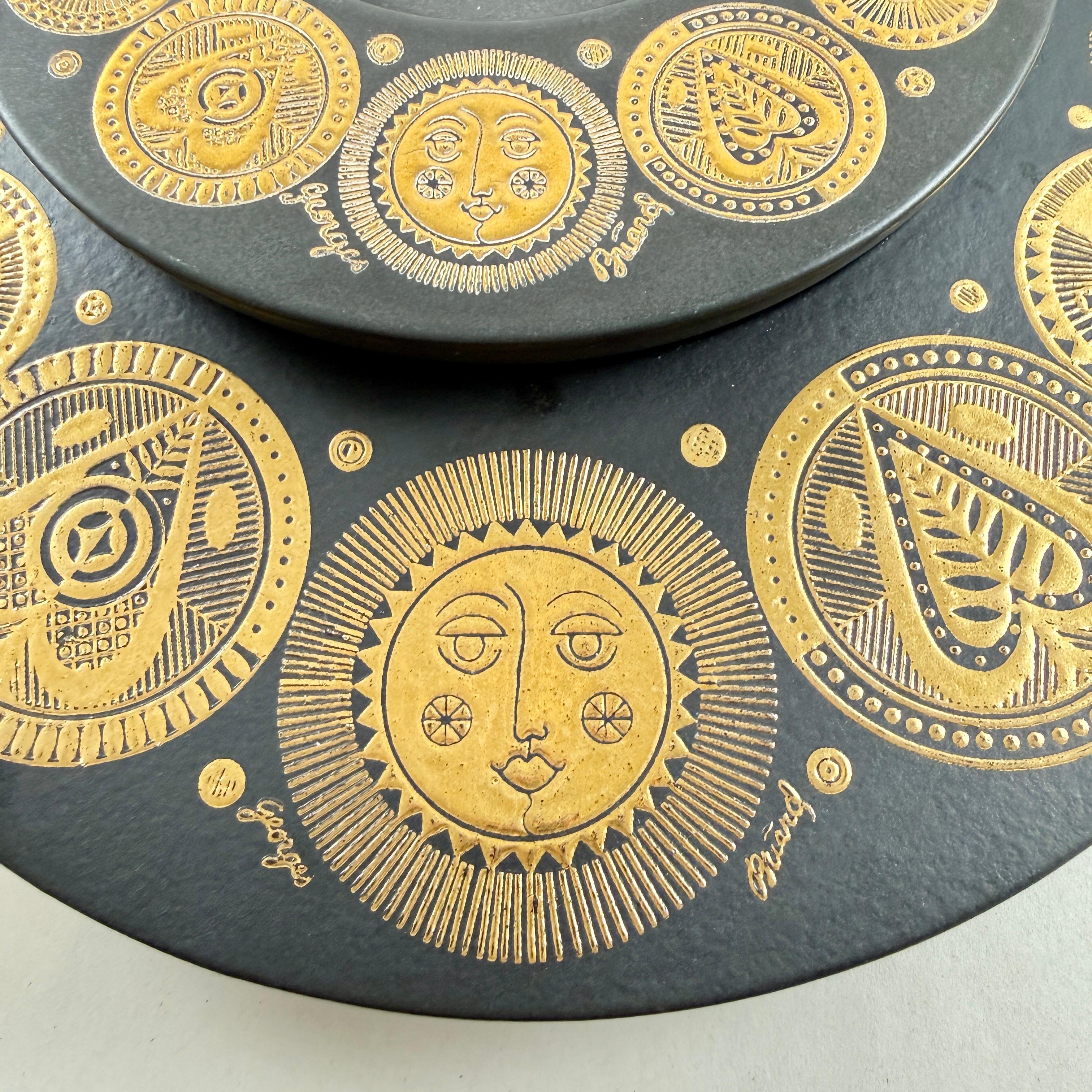 Cendriers Briard en porcelaine noire et émail doré des années 1960 Hyalyn, set/2 en vente 5