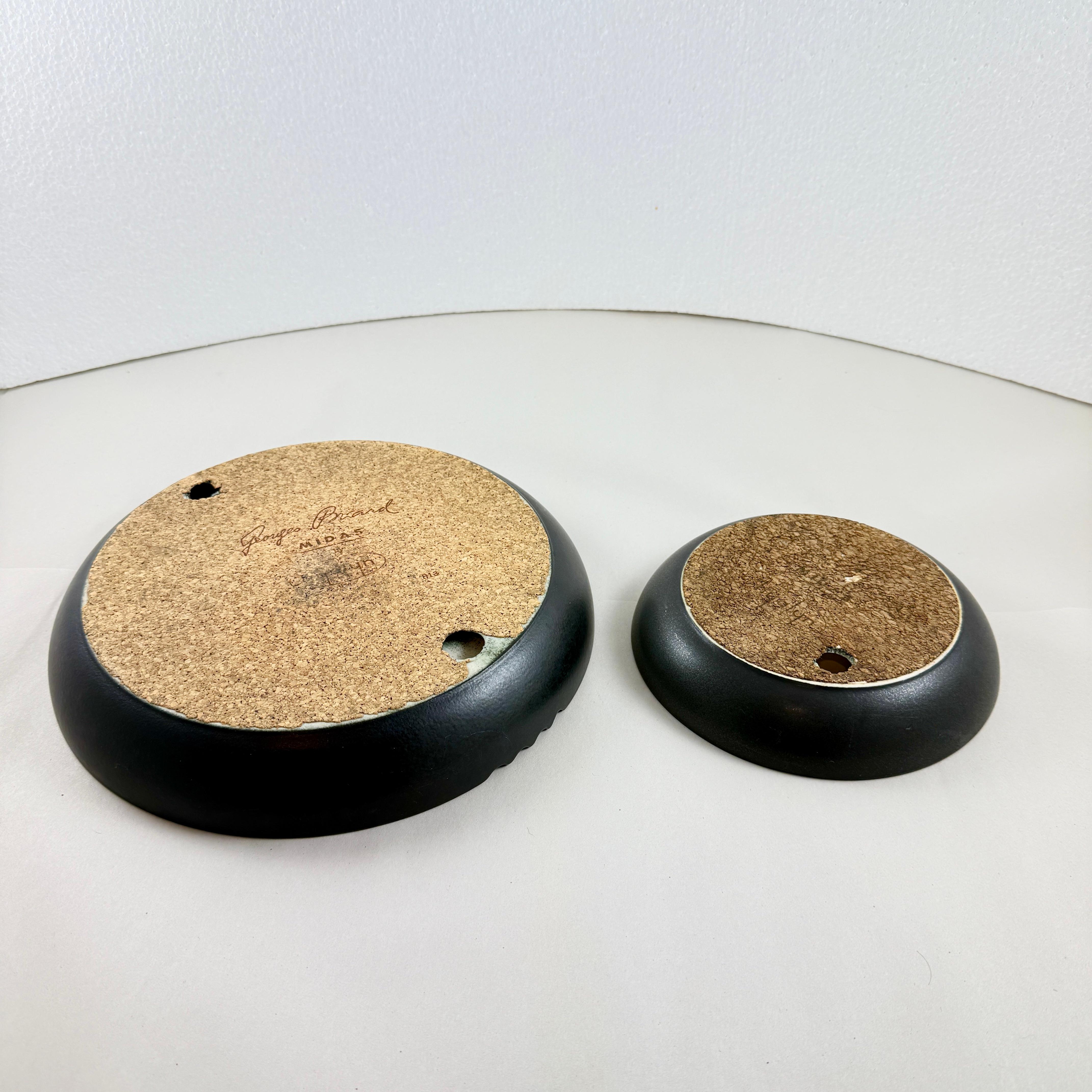 Cendriers Briard en porcelaine noire et émail doré des années 1960 Hyalyn, set/2 en vente 6