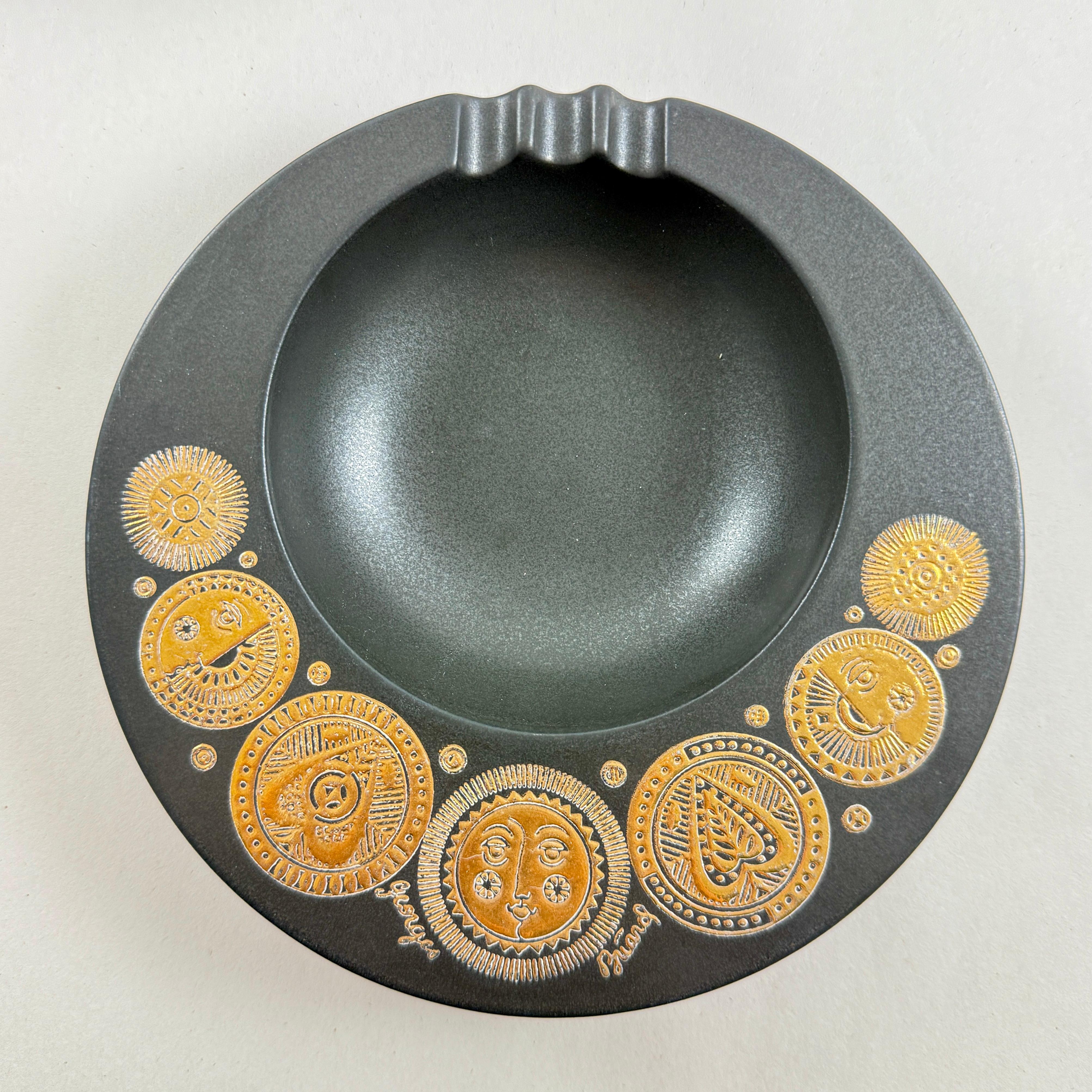 Poteries Cendriers Briard en porcelaine noire et émail doré des années 1960 Hyalyn, set/2 en vente