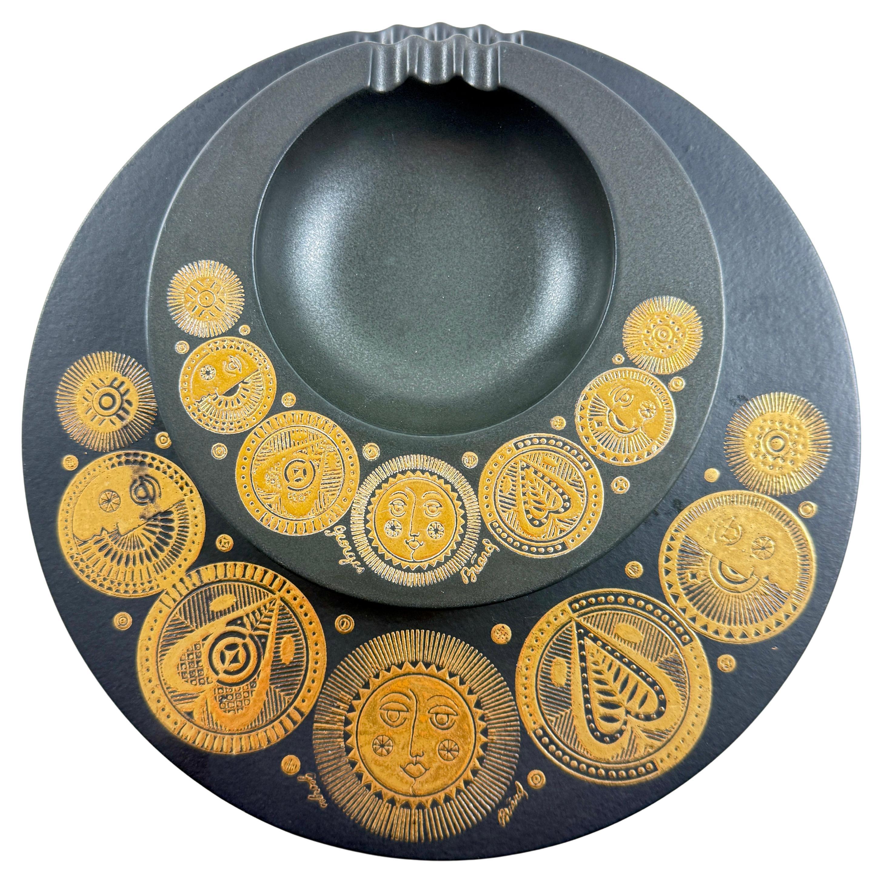 Cendriers Briard en porcelaine noire et émail doré des années 1960 Hyalyn, set/2 en vente