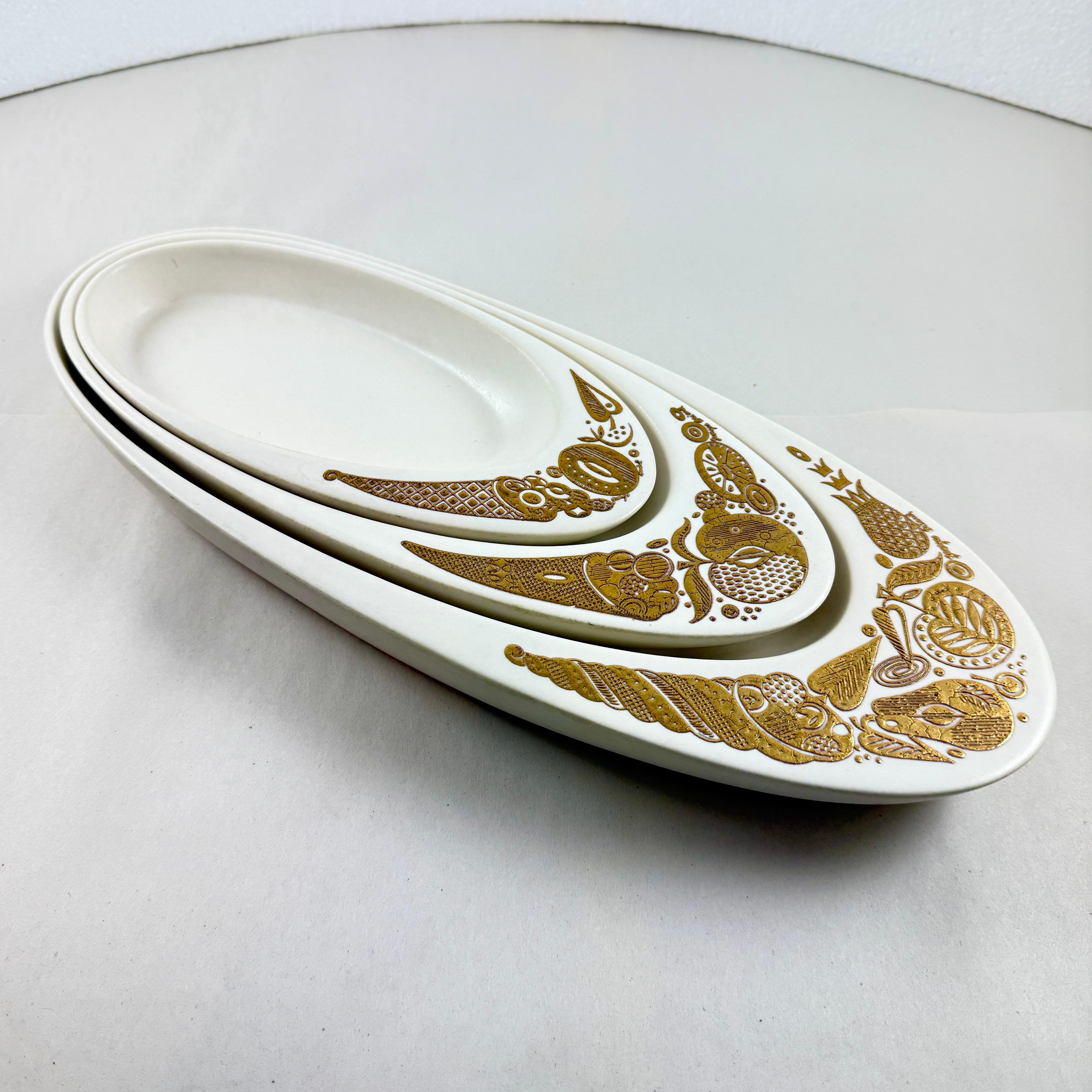 Américain 1960 Hyalyn Porcelain Briard Bisque Nesting Cornucopia Servers, set/3 en vente