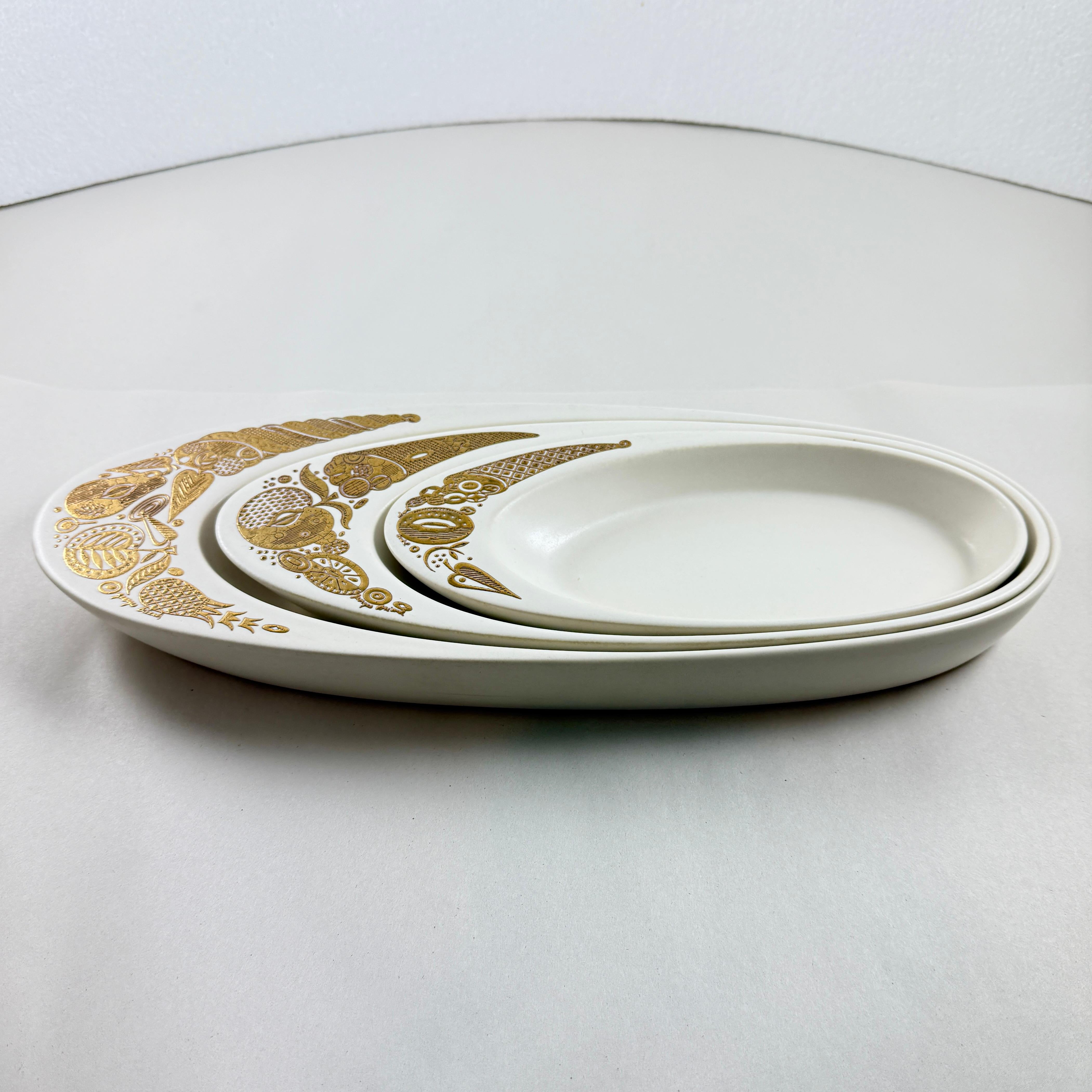Émaillé 1960 Hyalyn Porcelain Briard Bisque Nesting Cornucopia Servers, set/3 en vente