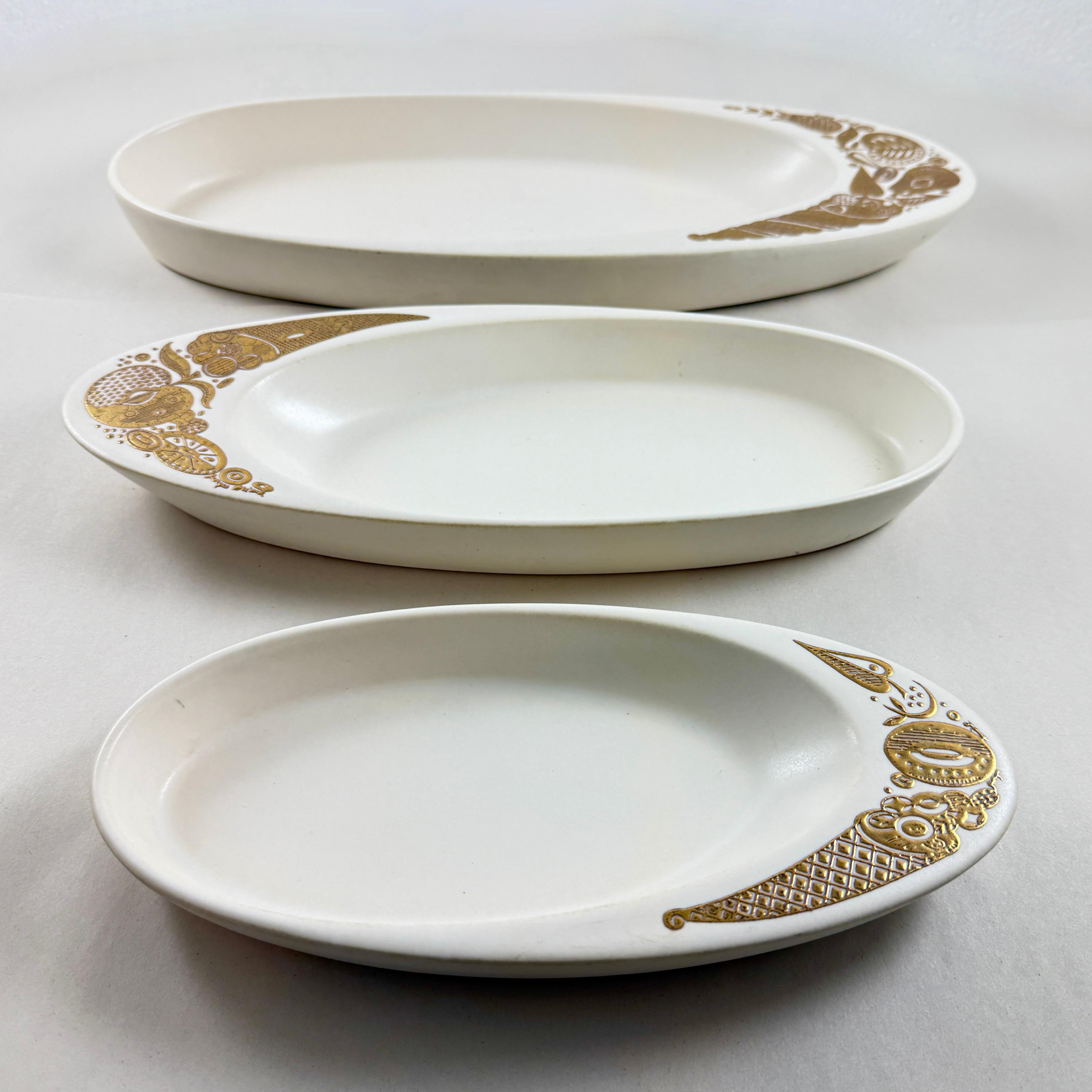 Poteries 1960 Hyalyn Porcelain Briard Bisque Nesting Cornucopia Servers, set/3 en vente