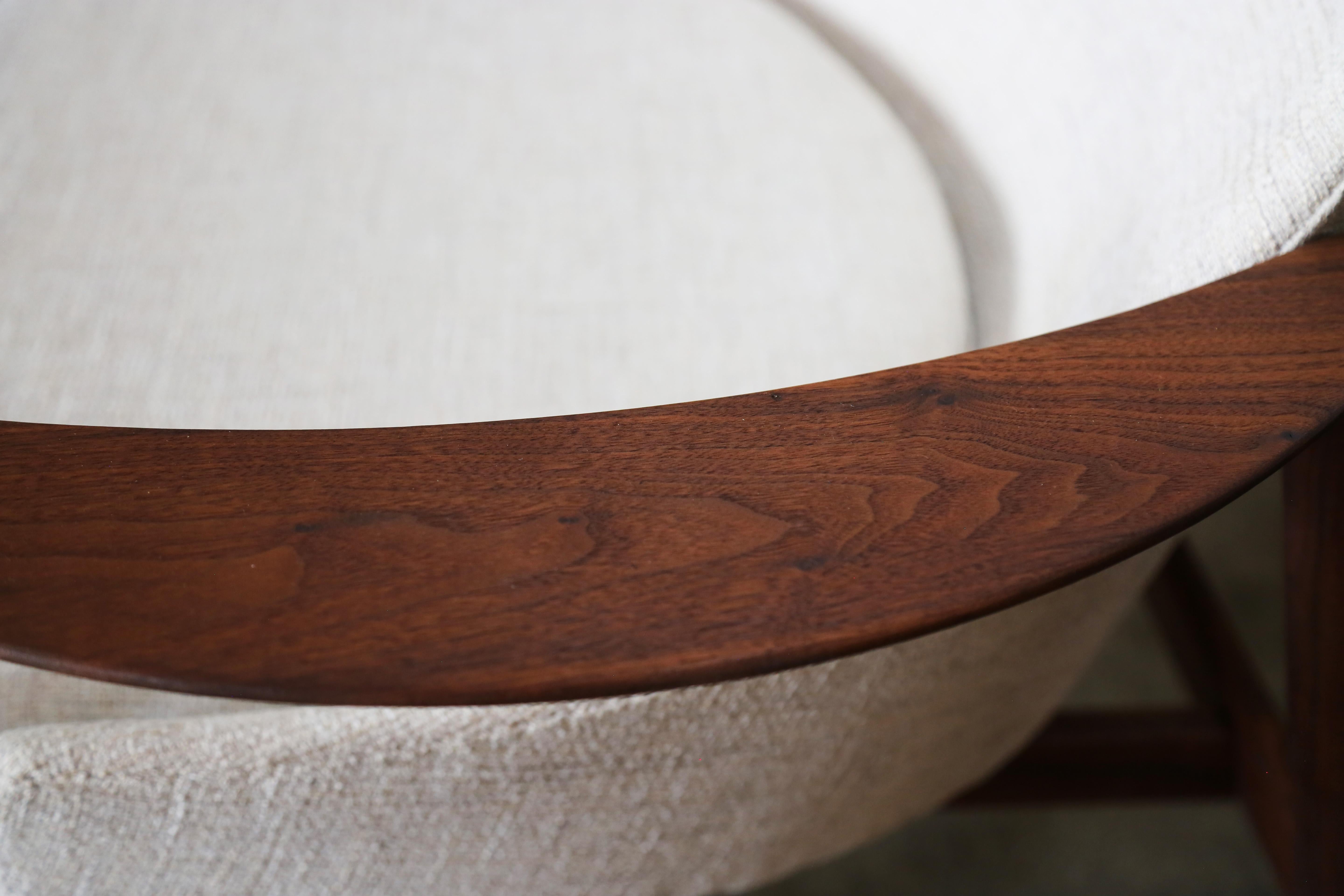 1960s Ib Kofod Larsen for Selig Walnut Easy Chair Elizabeth Horseshoe en vente 1