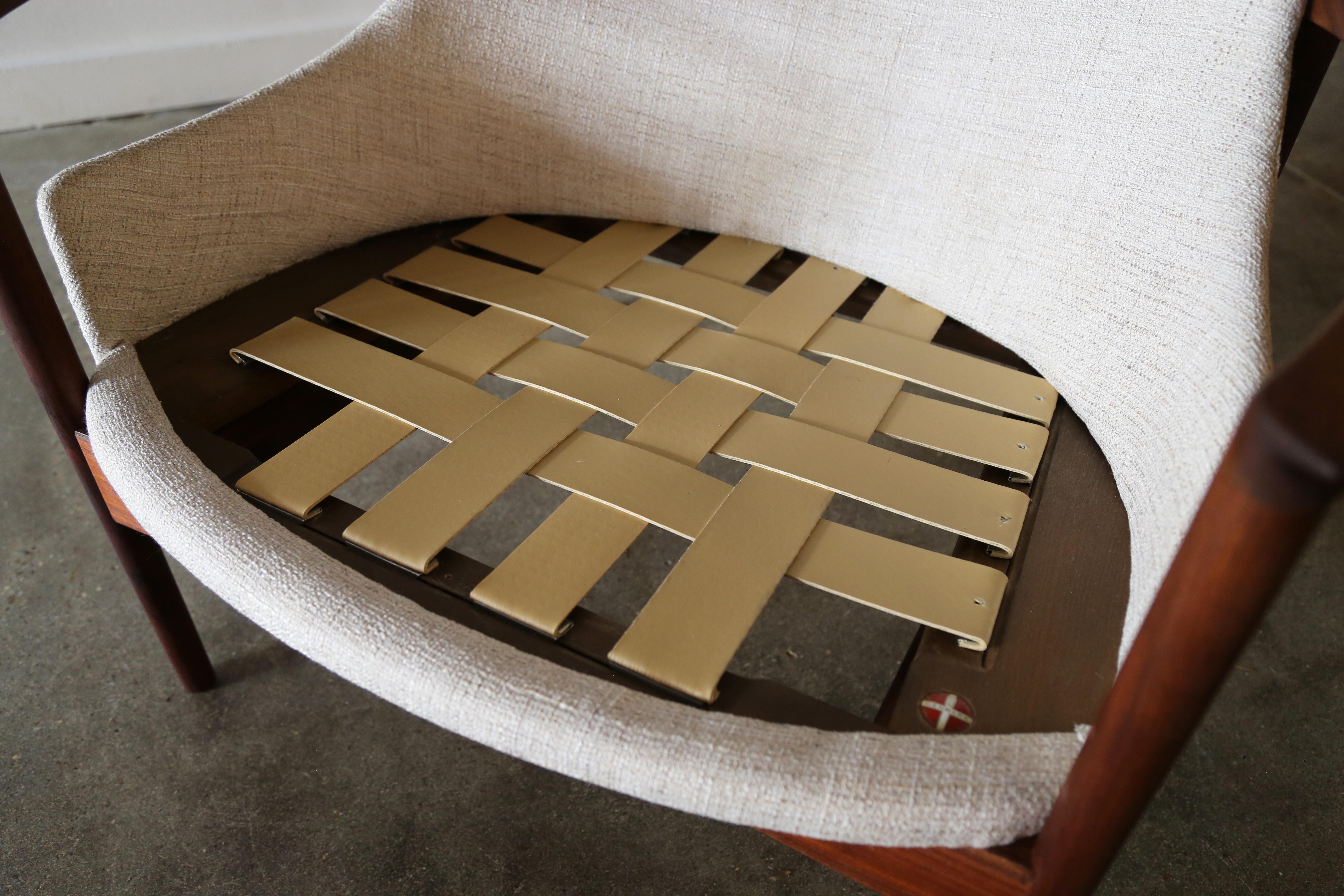 1960s Ib Kofod Larsen for Selig Walnut Easy Chair Elizabeth Horseshoe en vente 2