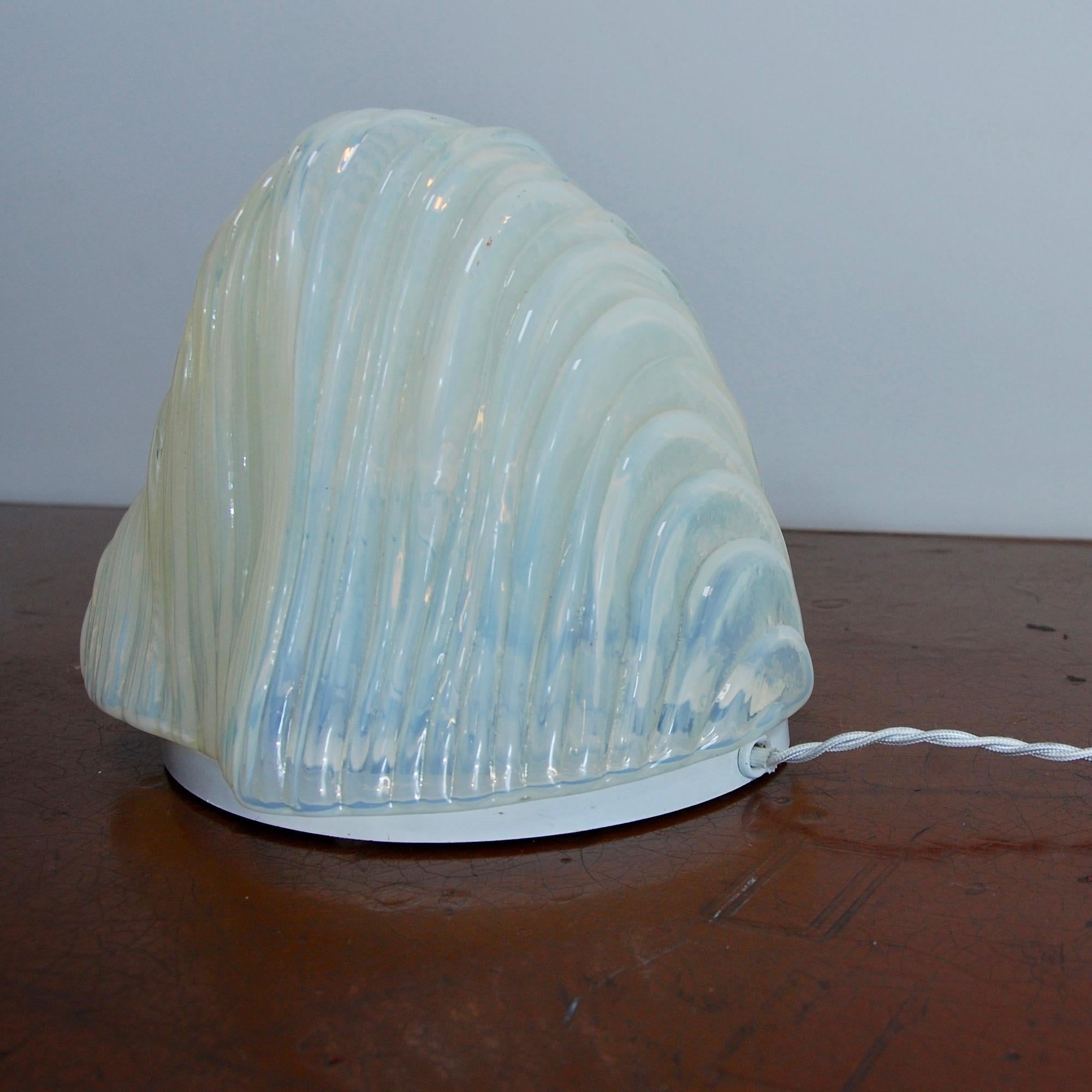 1960s Iceberg Table Lamp by Carlo Nason for Mazzega In Good Condition For Sale In Los Angeles, CA