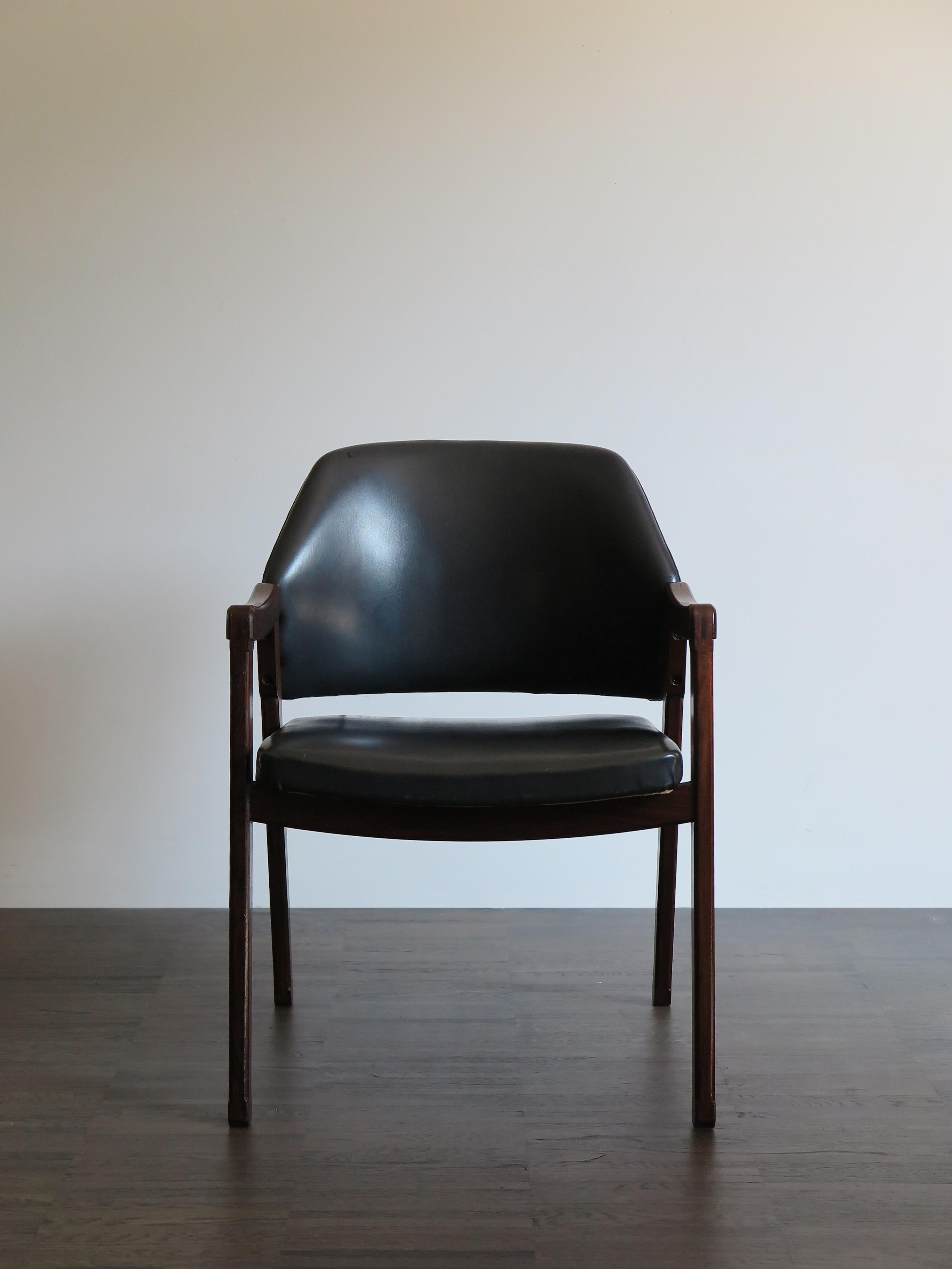 Italian Mid-Century Modern design armchair model 814 designed by Ico Parisi for Cassina in 1961, solid rosewood structure and original skai covering.