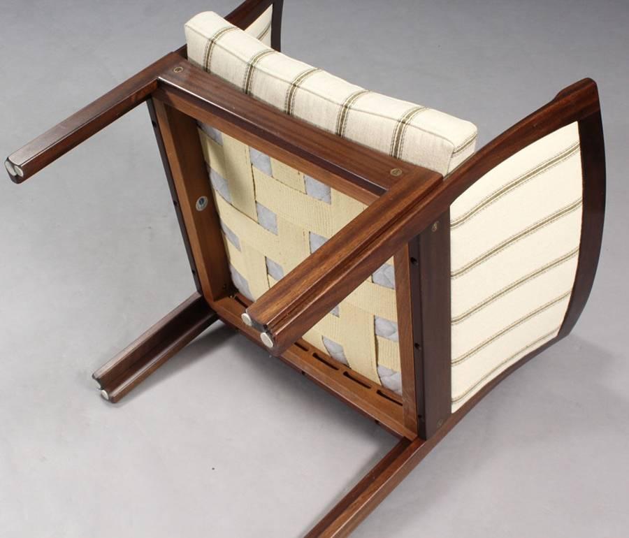 Scandinave moderne fauteuils Plexus danois Illum Vikkelso des années 1960 en acajou et tissu blanc en vente
