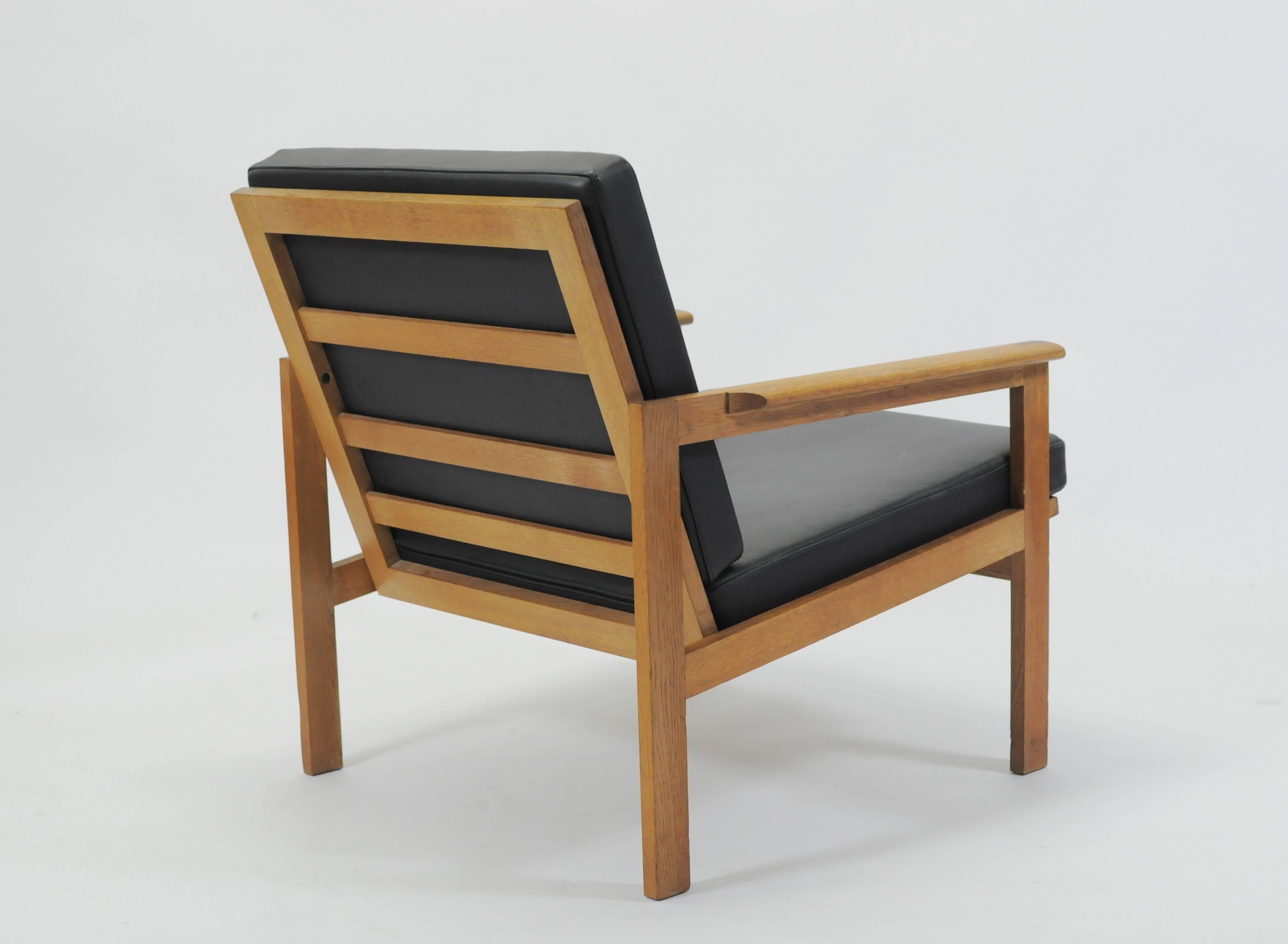 1960s Illum Wikkelsø Two Danish Restored Capella Lounge Chairs in Oak In Good Condition In Knebel, DK