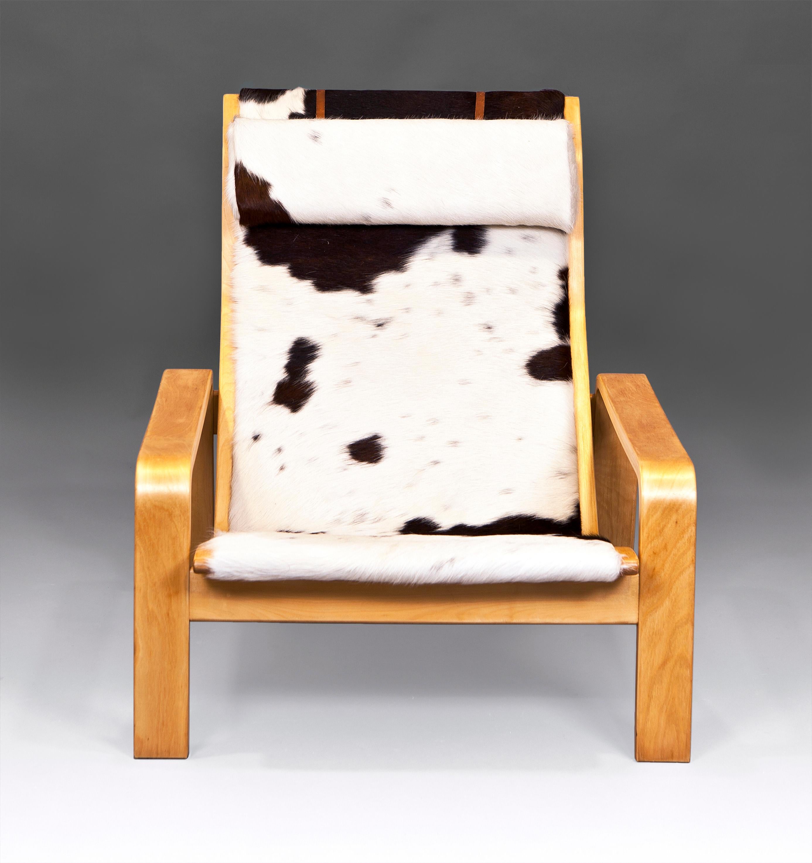 Swedish 1960s Ilmari Lappalainen “Pulkka” Lounge Chairs in Beech Wood and Cowhide For Sale