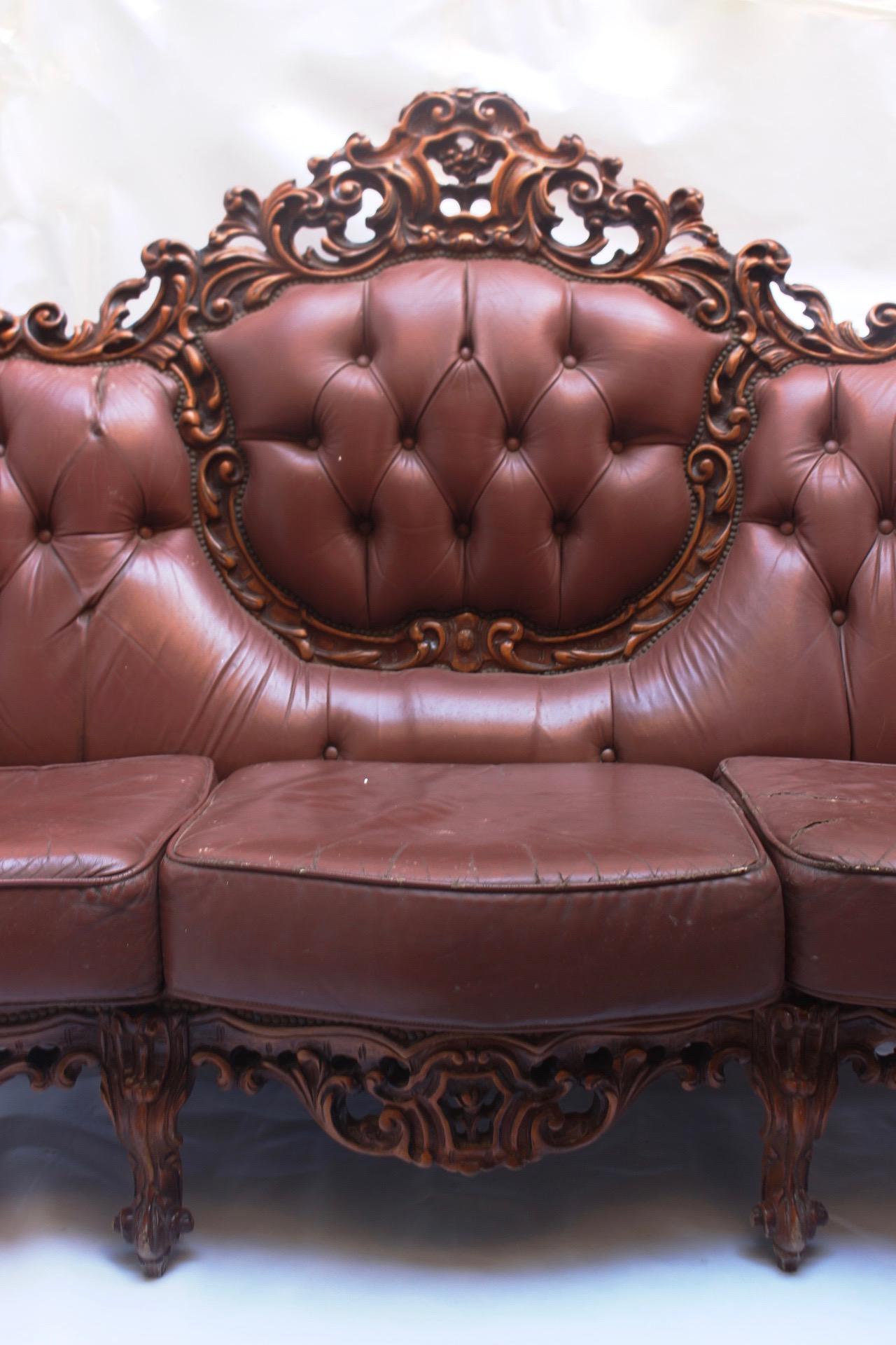 Hand-Carved Midcentury Louis XV Rococo Capitonné Leather Canapé/Sofa/Couch by Mariano García For Sale