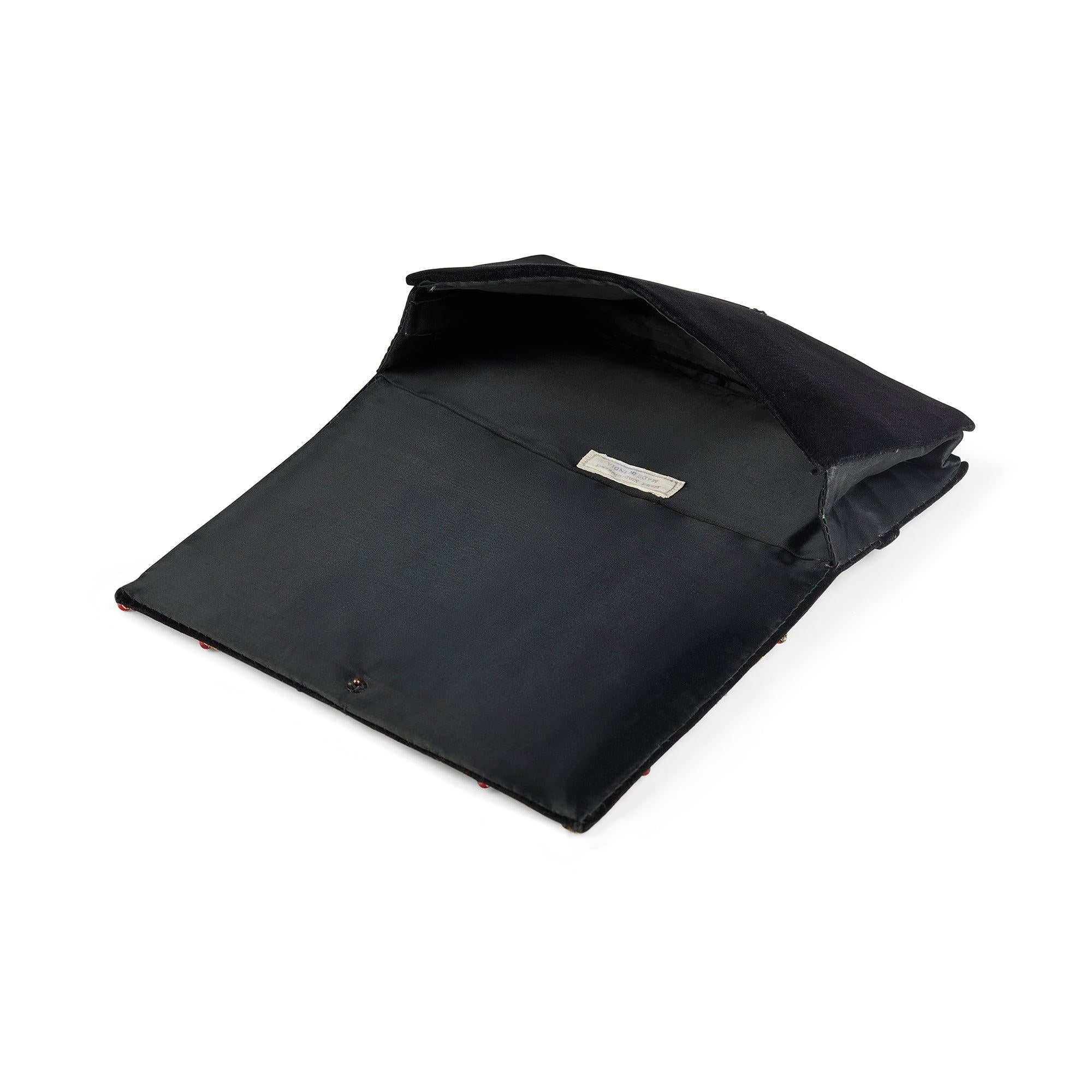 1960er Jahre indische schwarze Zardozi bestickte Clutch Bag mit Box (Schwarz) im Angebot