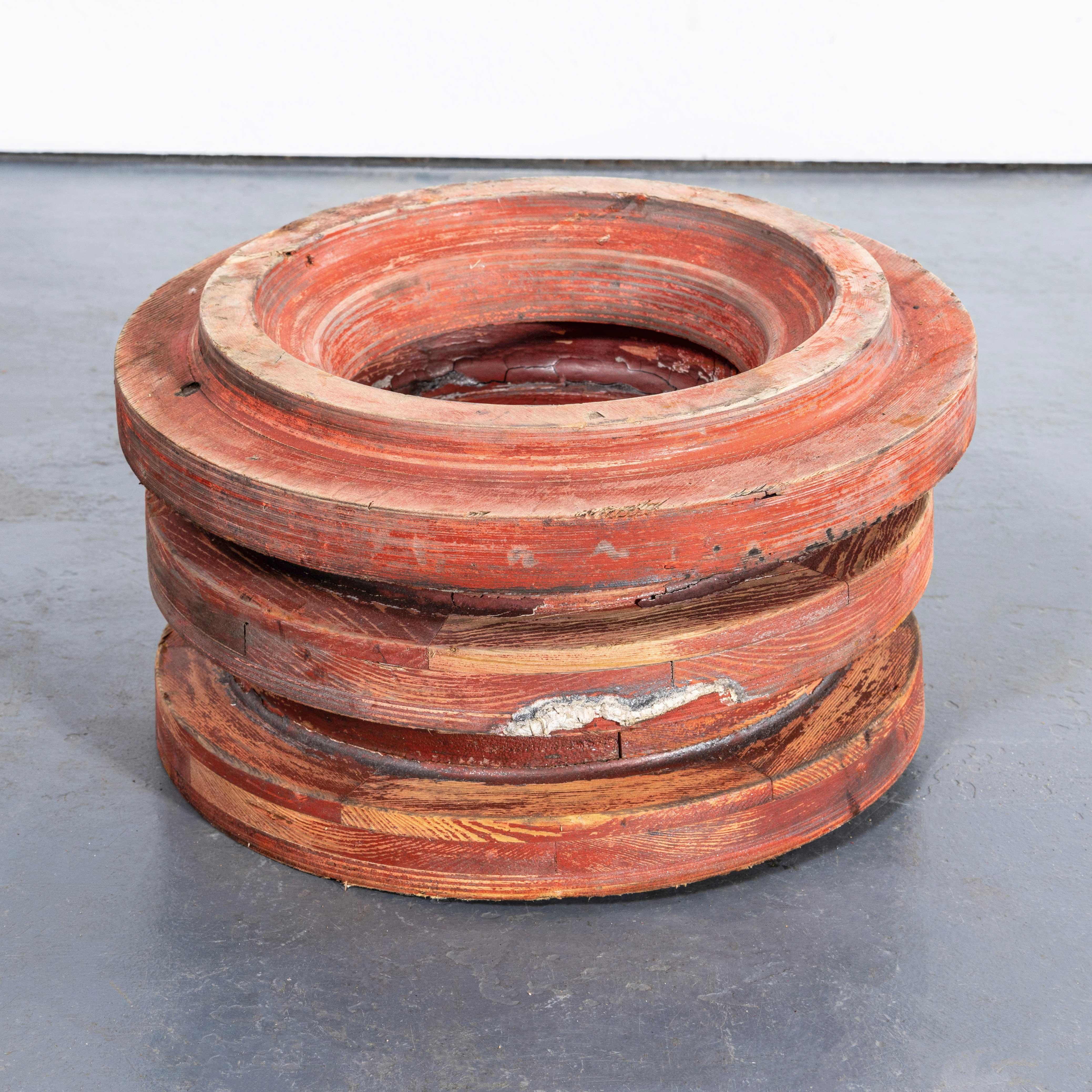 Moulles de fonderie industrielles des années 1960 - Ensemble de trois cercles Bon état - En vente à Hook, Hampshire