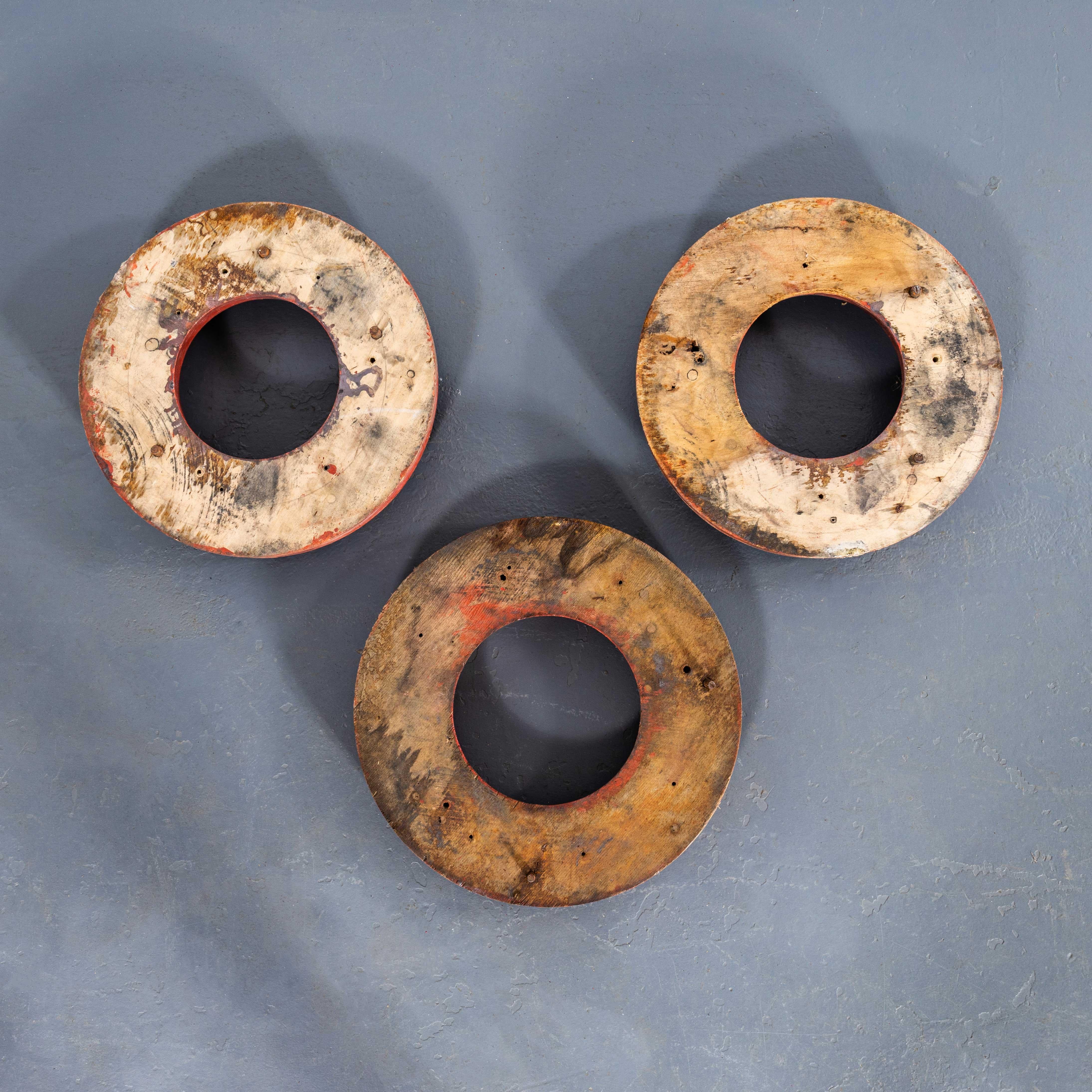 Milieu du XXe siècle Moulles de fonderie industrielles des années 1960 - Ensemble de trois cercles en vente
