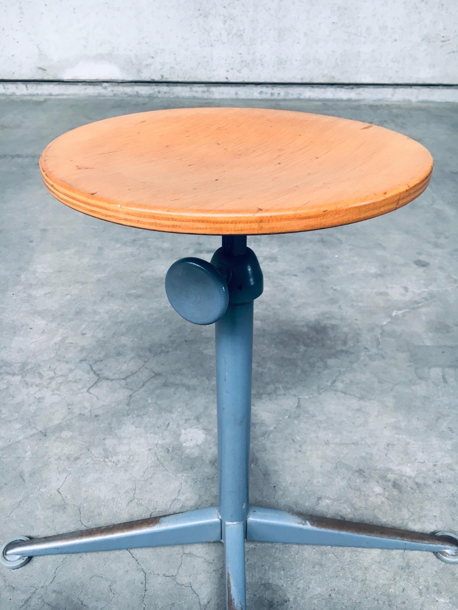 1960's Industrial Design Atelier Stool by Friso Kramer for Ahrend De Cirkel For Sale 5