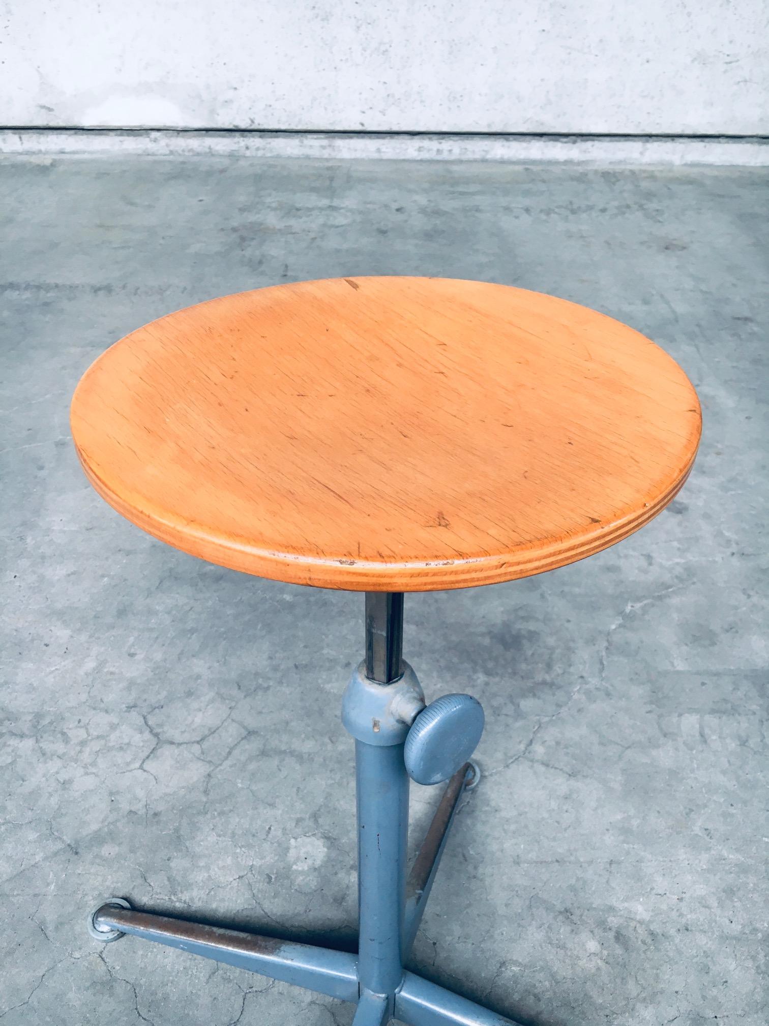 1960's Industrial Design Atelier Stool by Friso Kramer for Ahrend De Cirkel For Sale 2