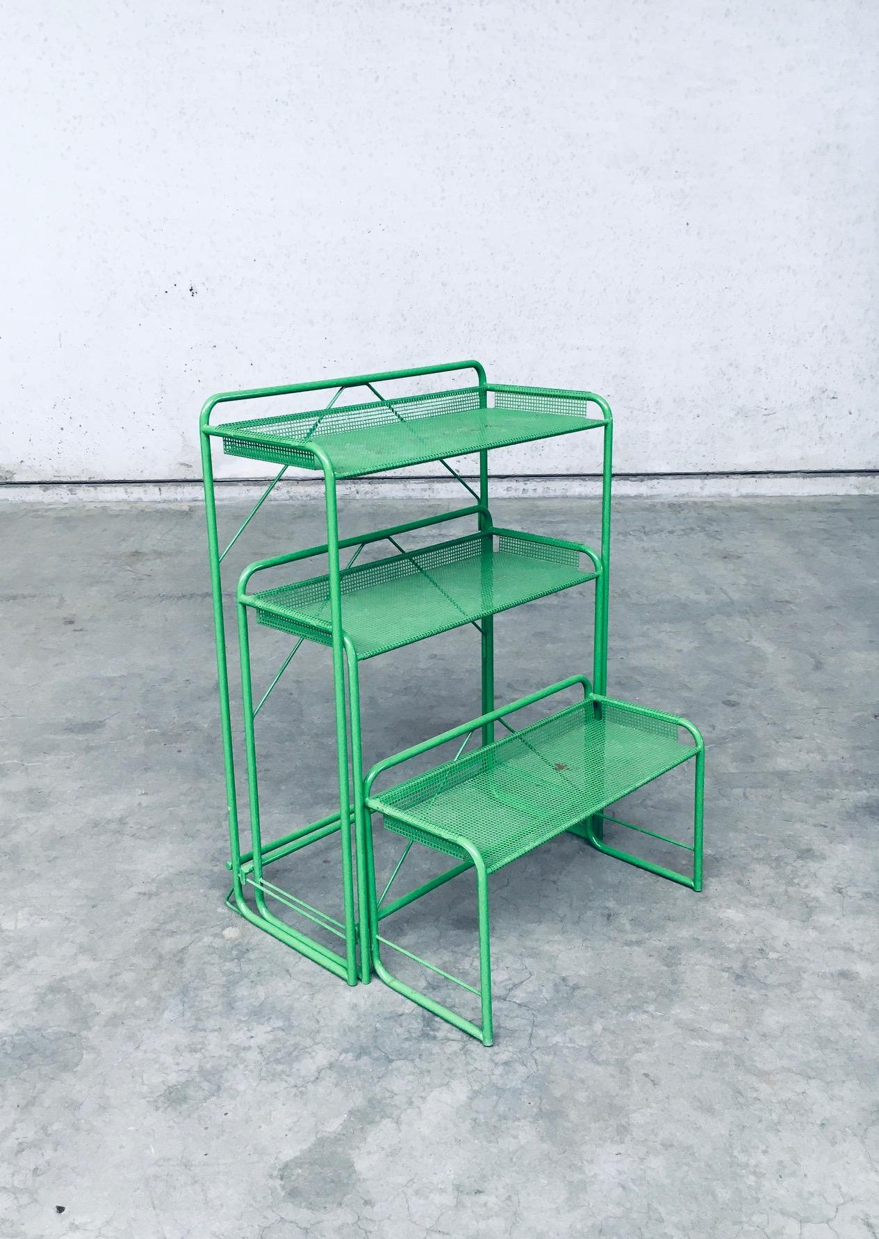 1960's Industrial Design Green Perforated Metal Plant Stand In Good Condition In Oud-Turnhout, VAN