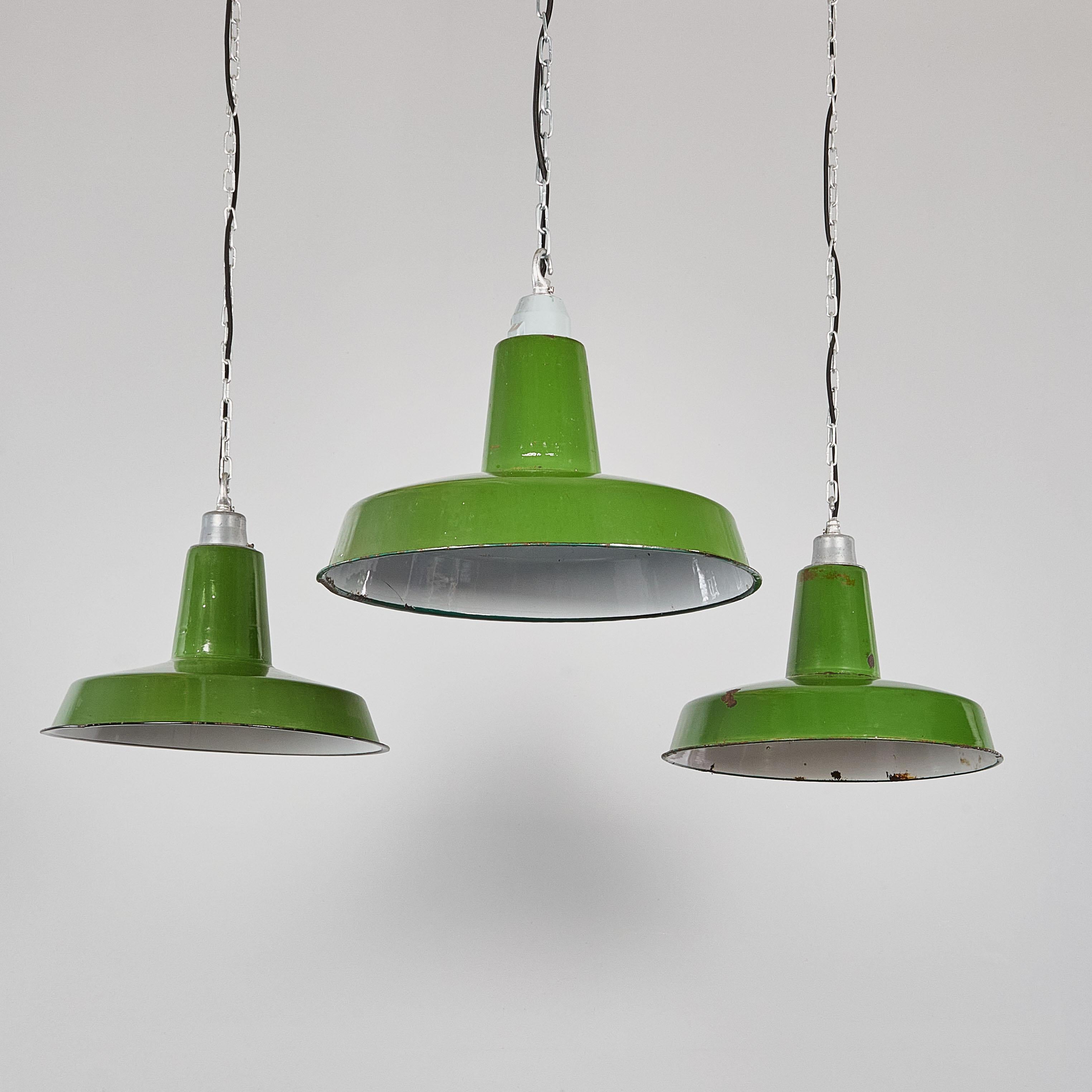 Lampade a sospensione industriali Greene & Greene degli anni '60 In condizioni buone in vendita a Hook, Hampshire