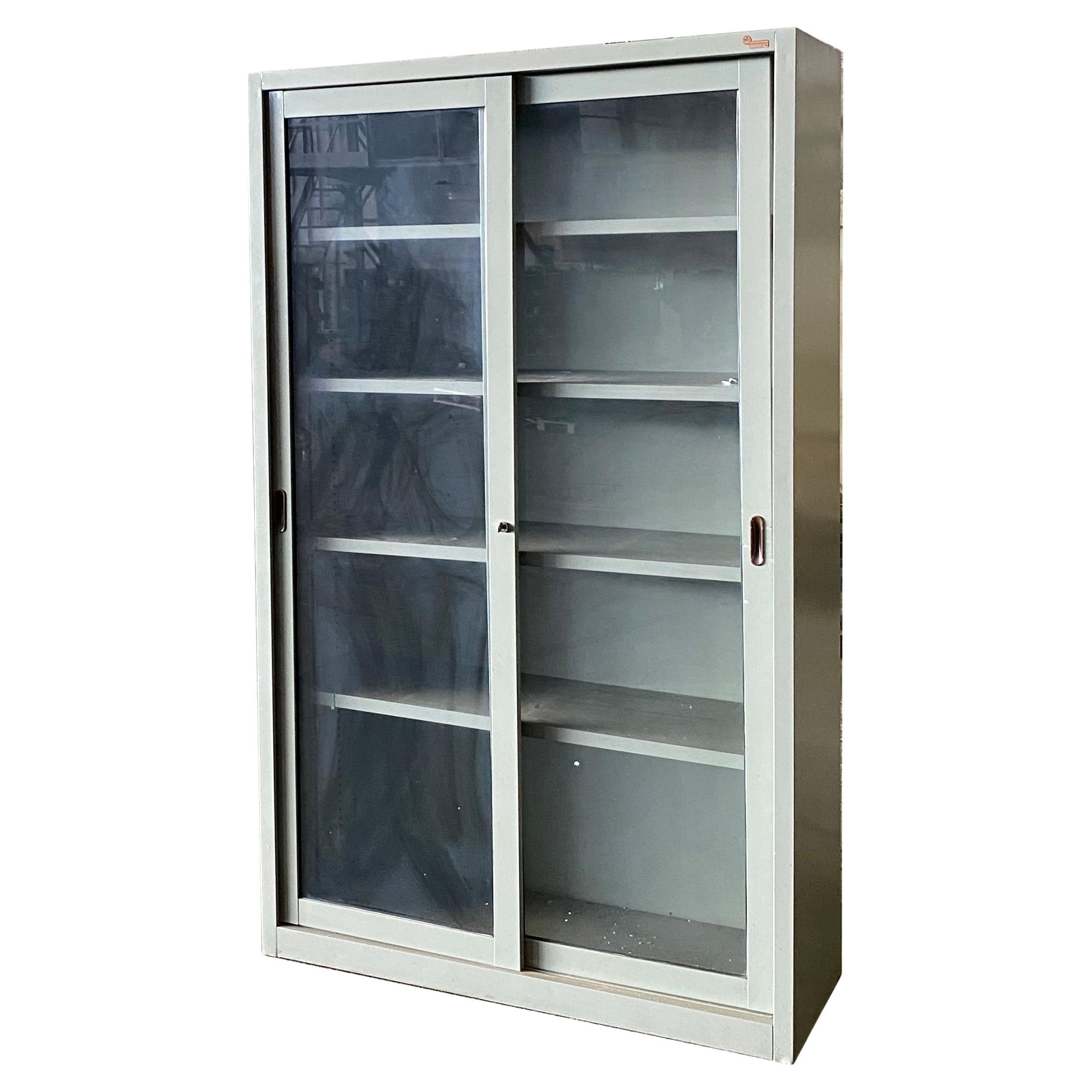 Vitrina industrial de metal de los años 60, muebles italianos de mediados de siglo