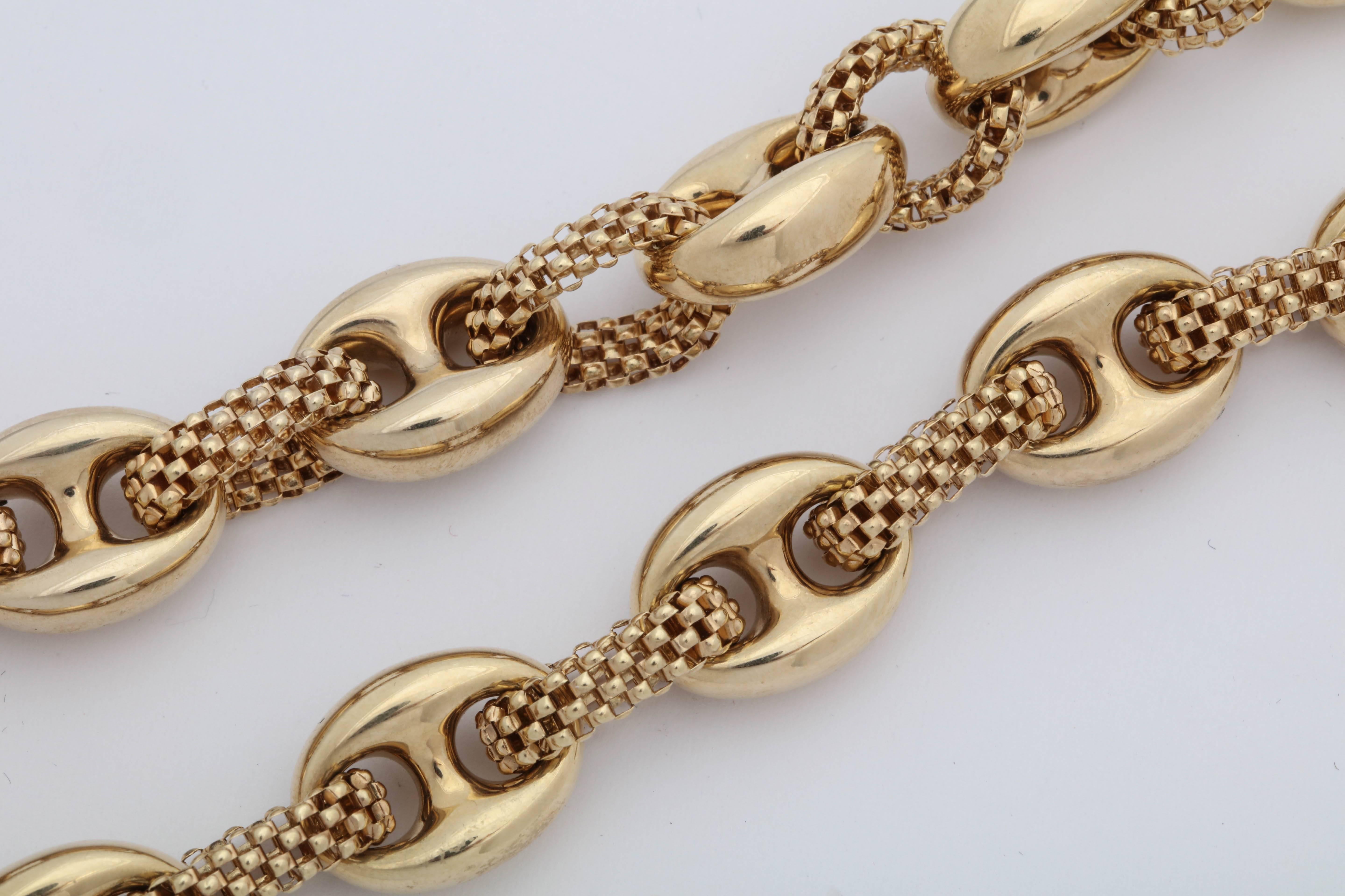 1960s Intertwined Two Textured Box Link and High Polish Gold Link Chain Necklace 1