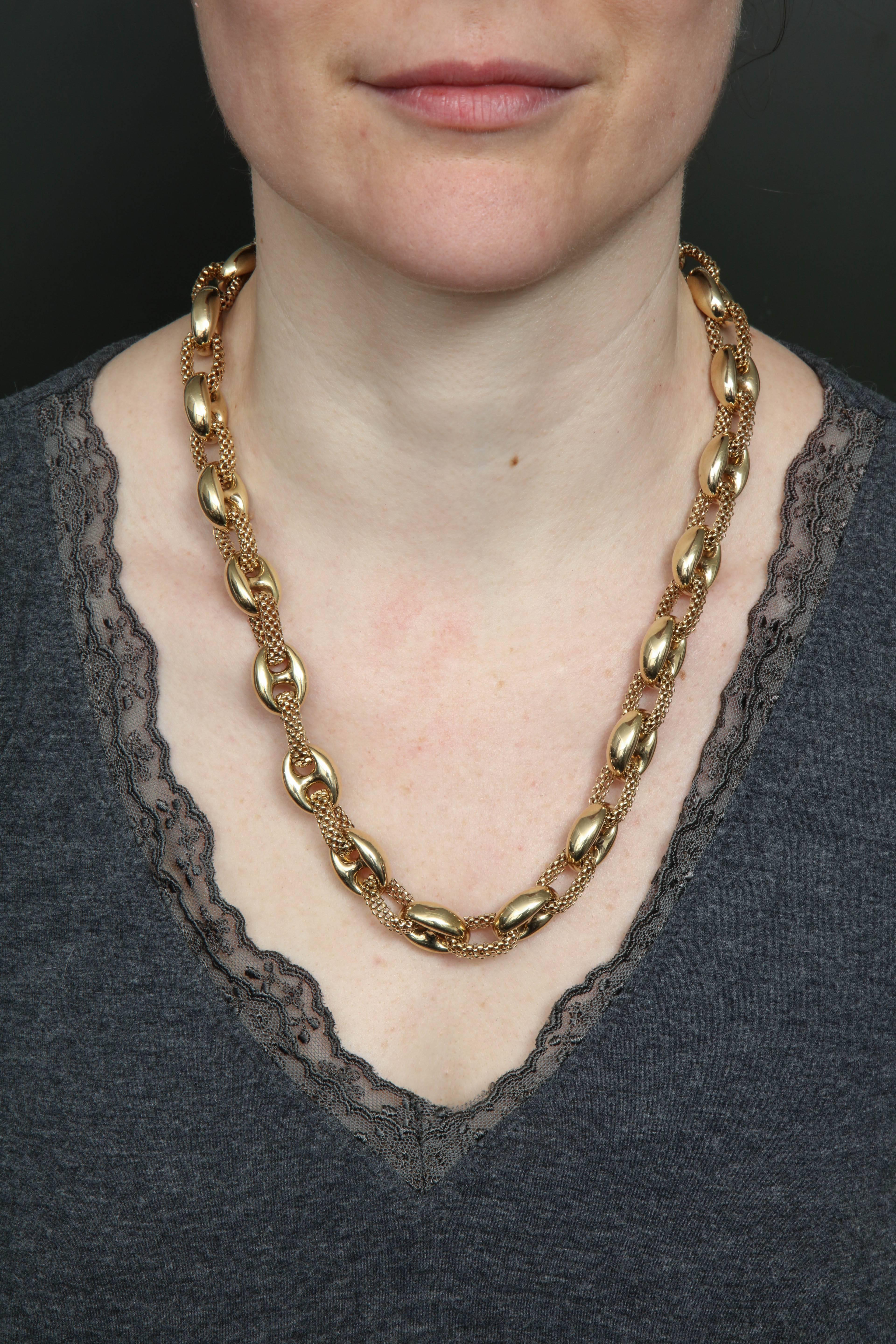 1960s Intertwined Two Textured Box Link and High Polish Gold Link Chain Necklace 4