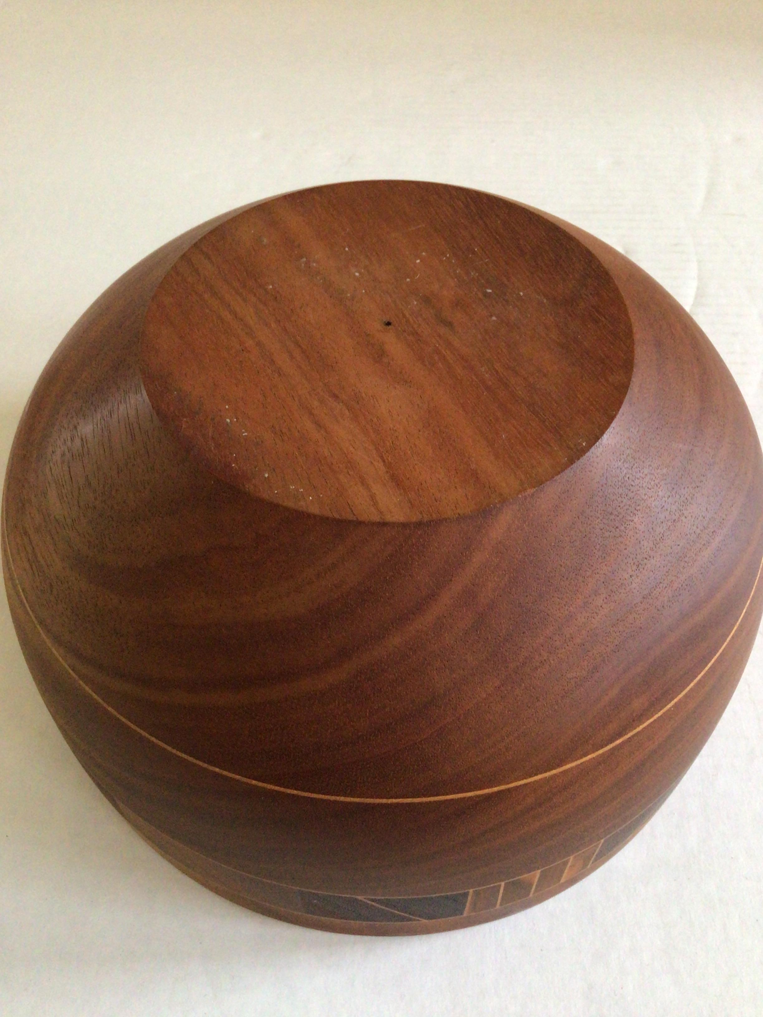 1960s Intricately Pattern Turned Laminated Wood Bowl with Lid For Sale 6