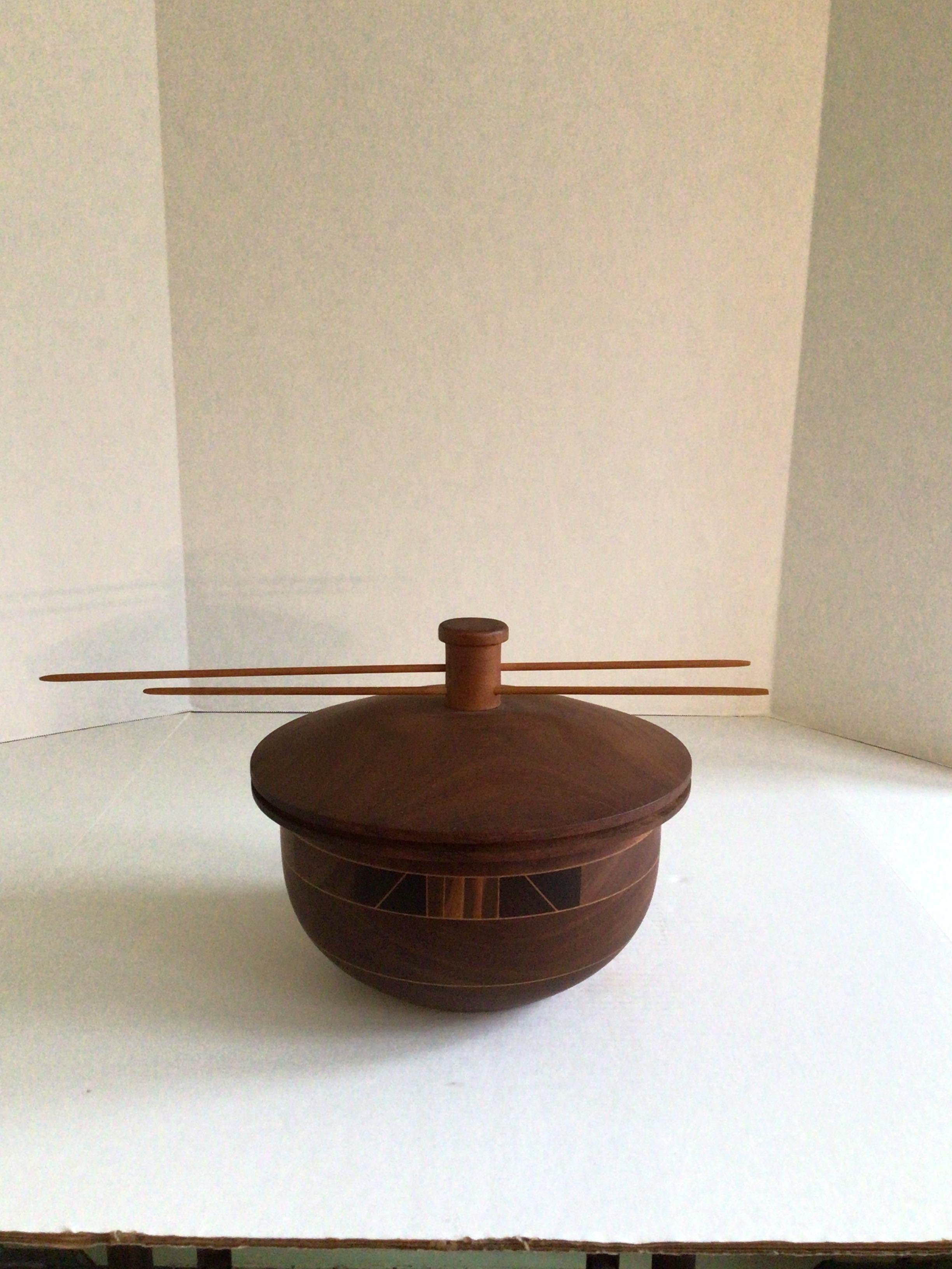 1960s Intricately Pattern Turned Laminated Wood Bowl with Lid In Good Condition For Sale In Tarrytown, NY