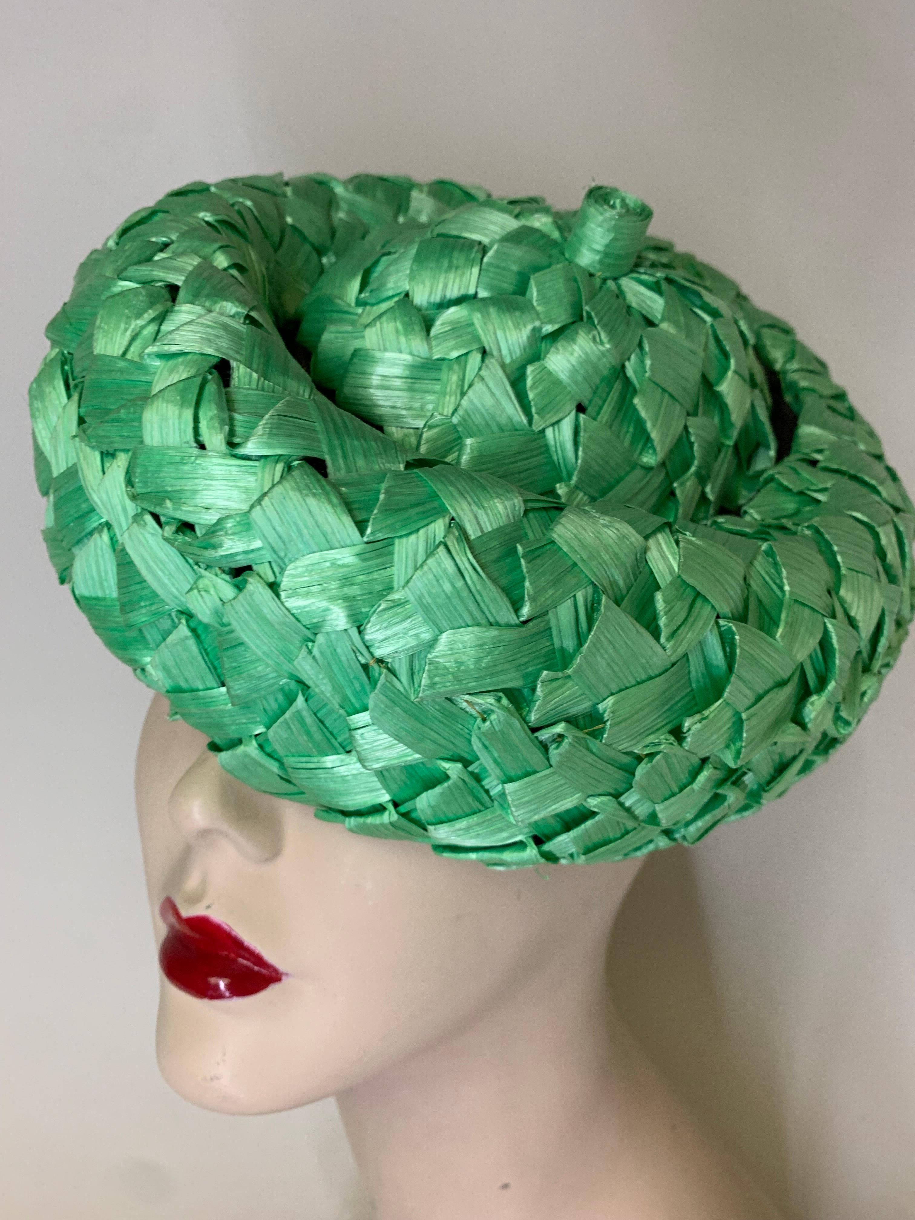 A fantastic 1960s Irene of New York apple green wide-woven straw stylized bubble beret hat lined in gauze netting. One size with an adorable center top knot! 