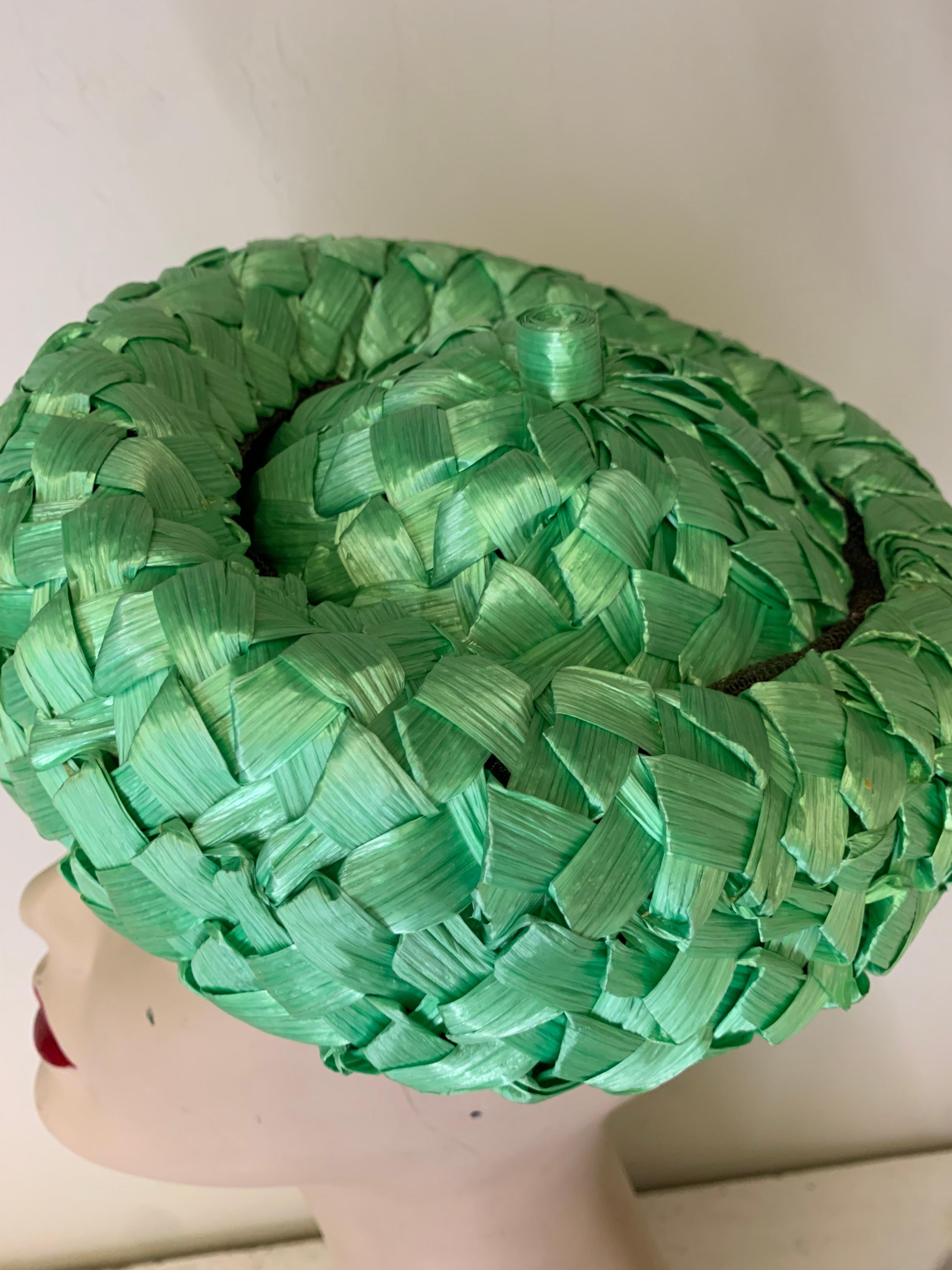 1960s Irene of New York Apple Green Wide Woven Stylized Straw Bubble Beret  Hat  In Excellent Condition For Sale In Gresham, OR